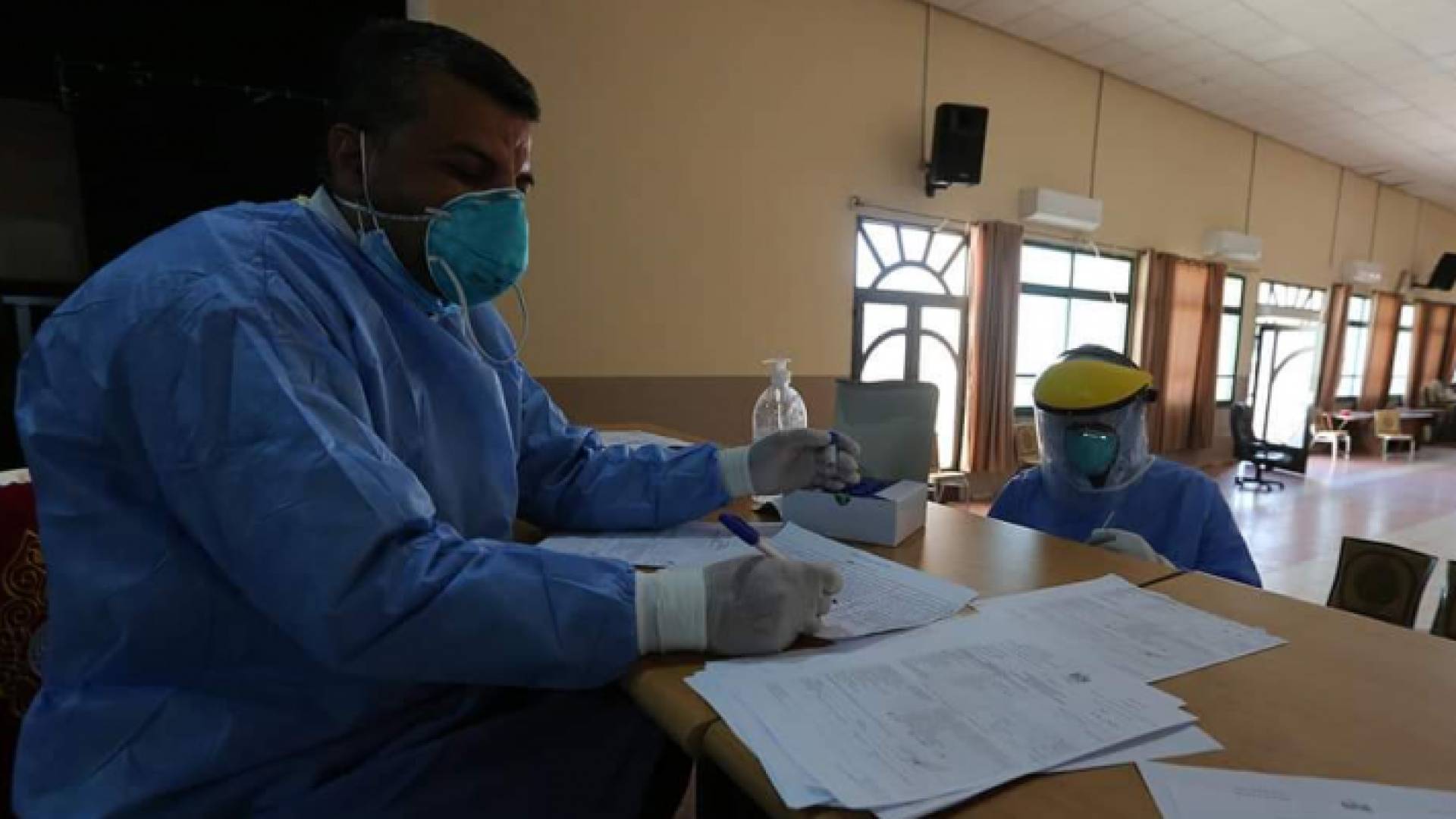 فريق تقصي وبائي في فلسطين