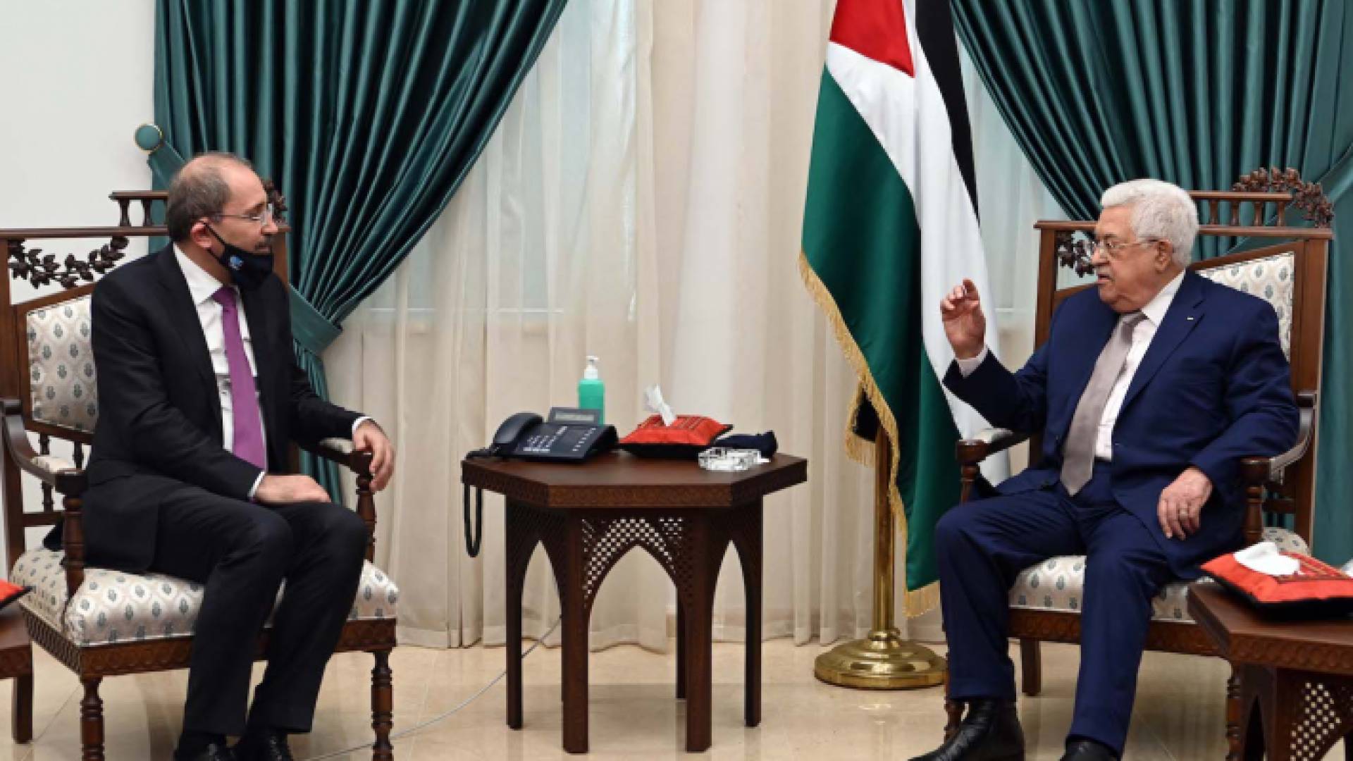 الرئيس الفلسطيني عباس والصفدي