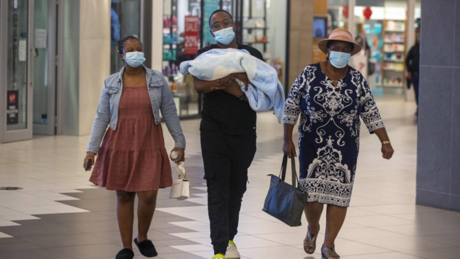 "أوميكرون" متحور كورونا الجديد.. ما خطورته؟