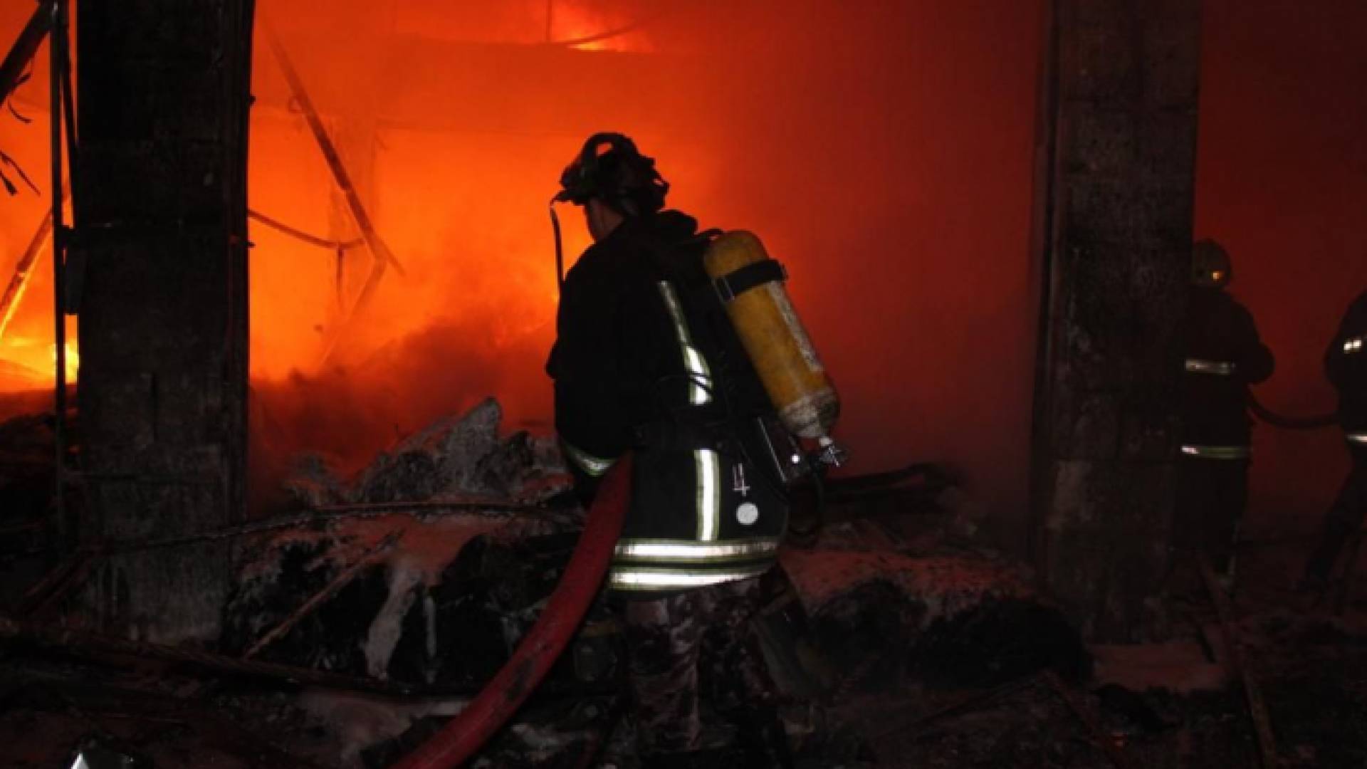 الأمن: وفاة شخص بحريق 3طوابق في الزرقاء