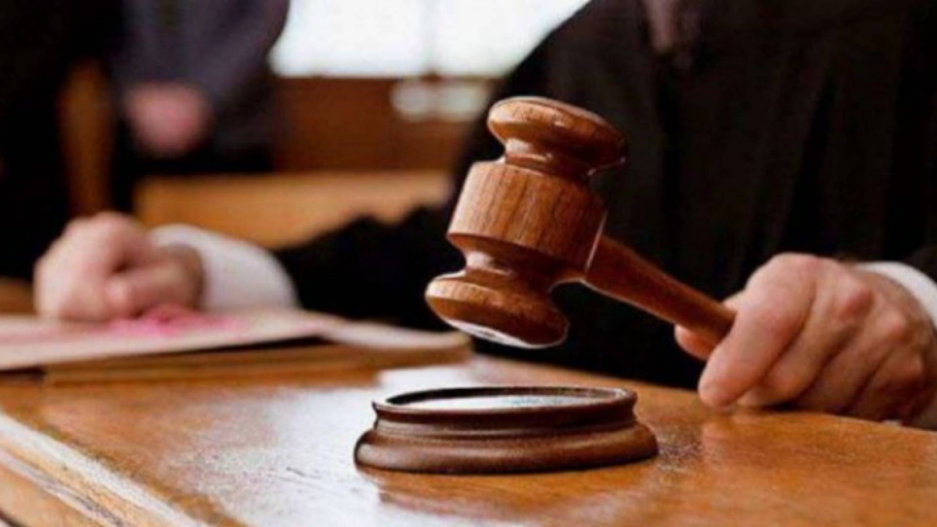 مطرقة قاض - تعبيرية