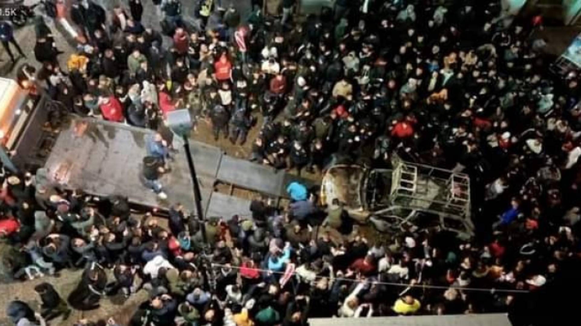 فلسطينيون يضرمون النار بسيارة مستوطنين في رام الله