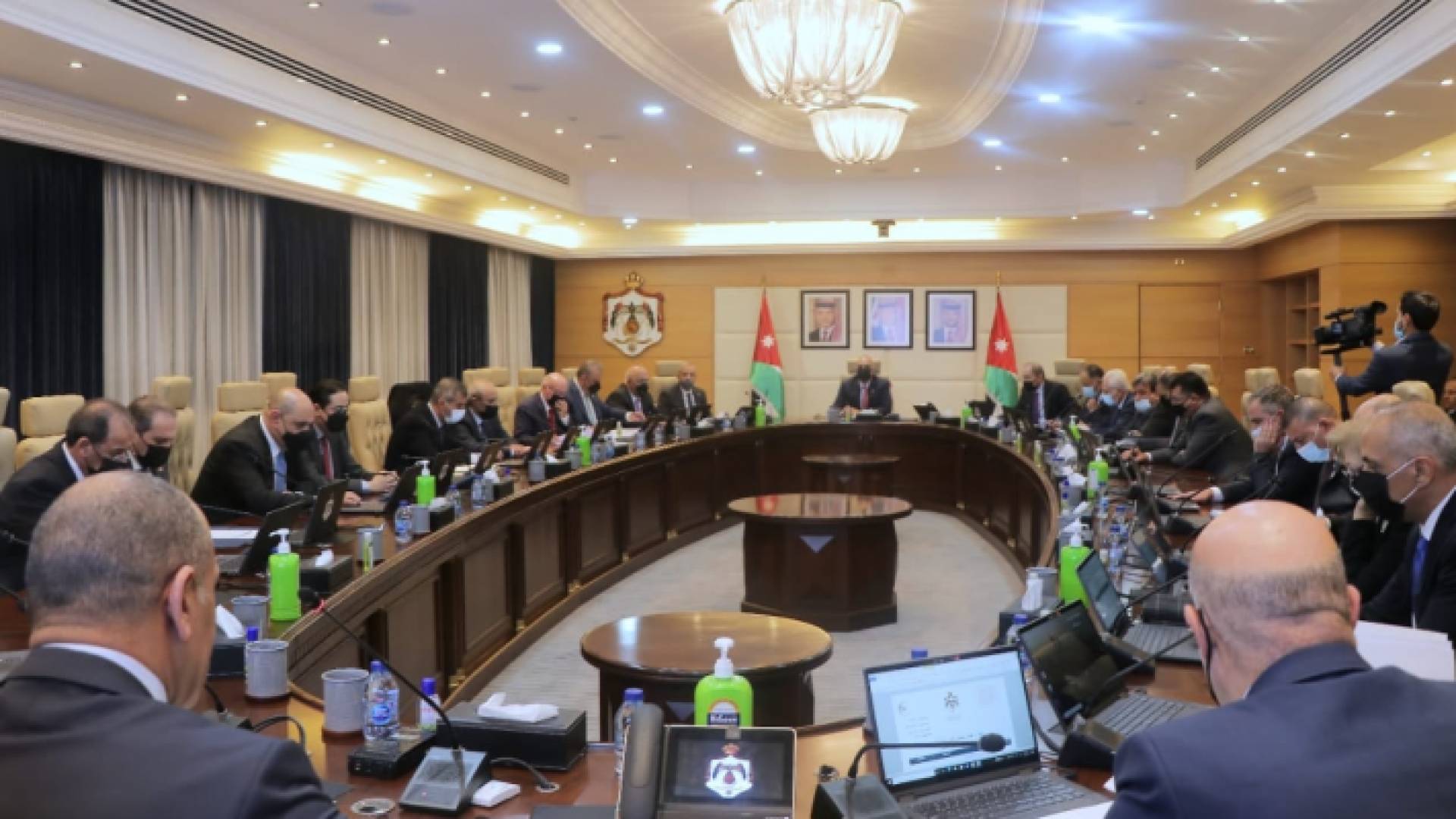 مجلس الوزراء يقرر إعادة معلمين أحيلوا على التقاعد المبكر إلى عملهم