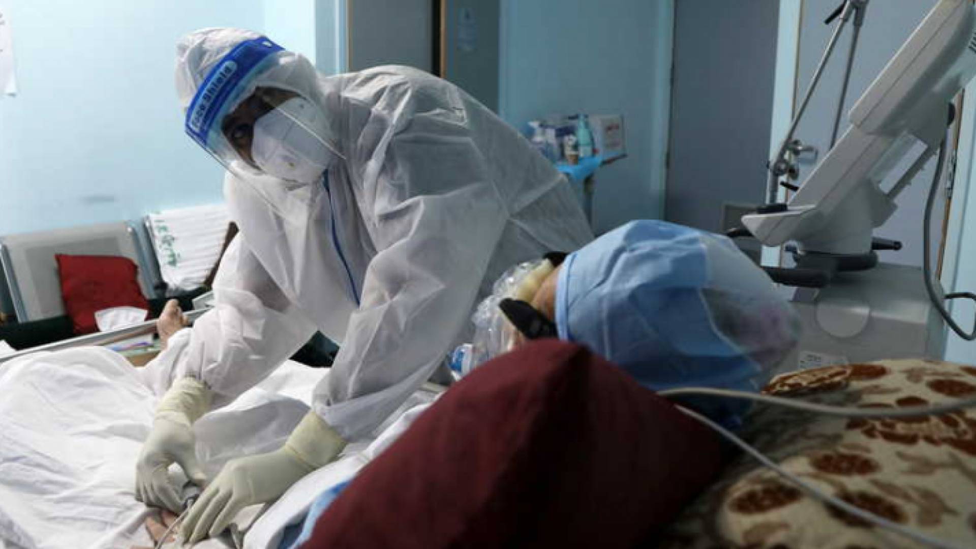 أحد المرضى بفيروس كورونا