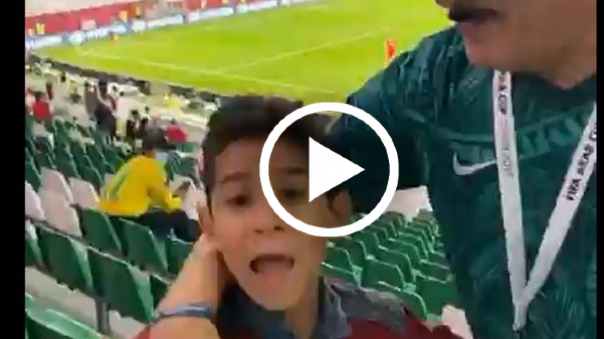 طفل أردني لمشجع سعودي: "الفوز لنا.. يحيا الأردن"