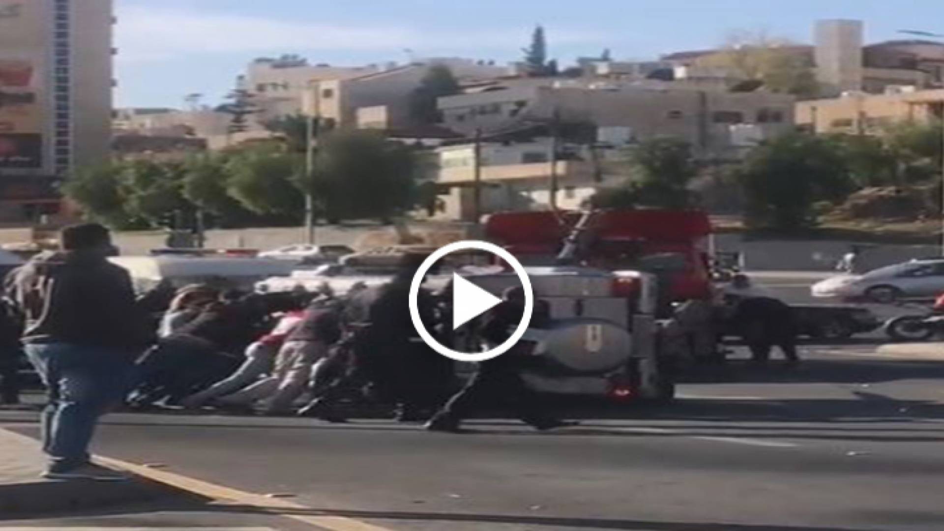 إنقلاب "سيارة عروس" في عمان