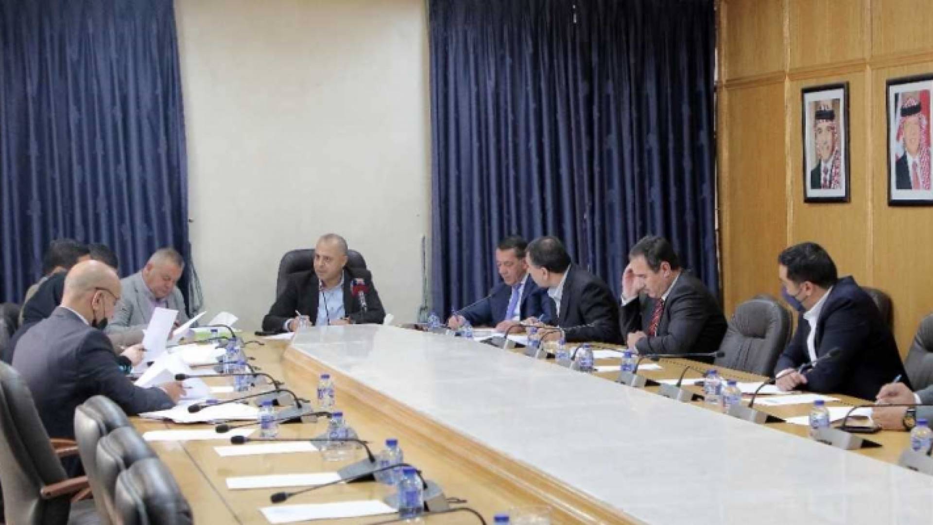 جانب من اجتماع اللجنة الاقتصادية النيابية