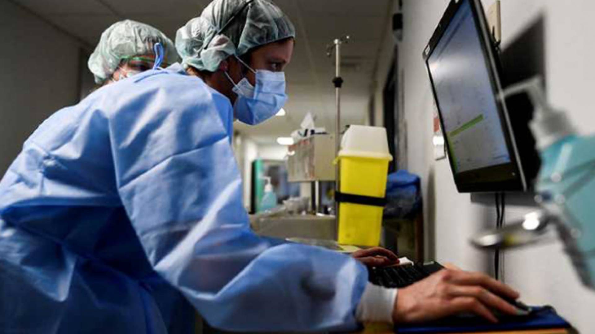 باحثة من مكتشفي "أوميكرون": قد يختفي بنفسه