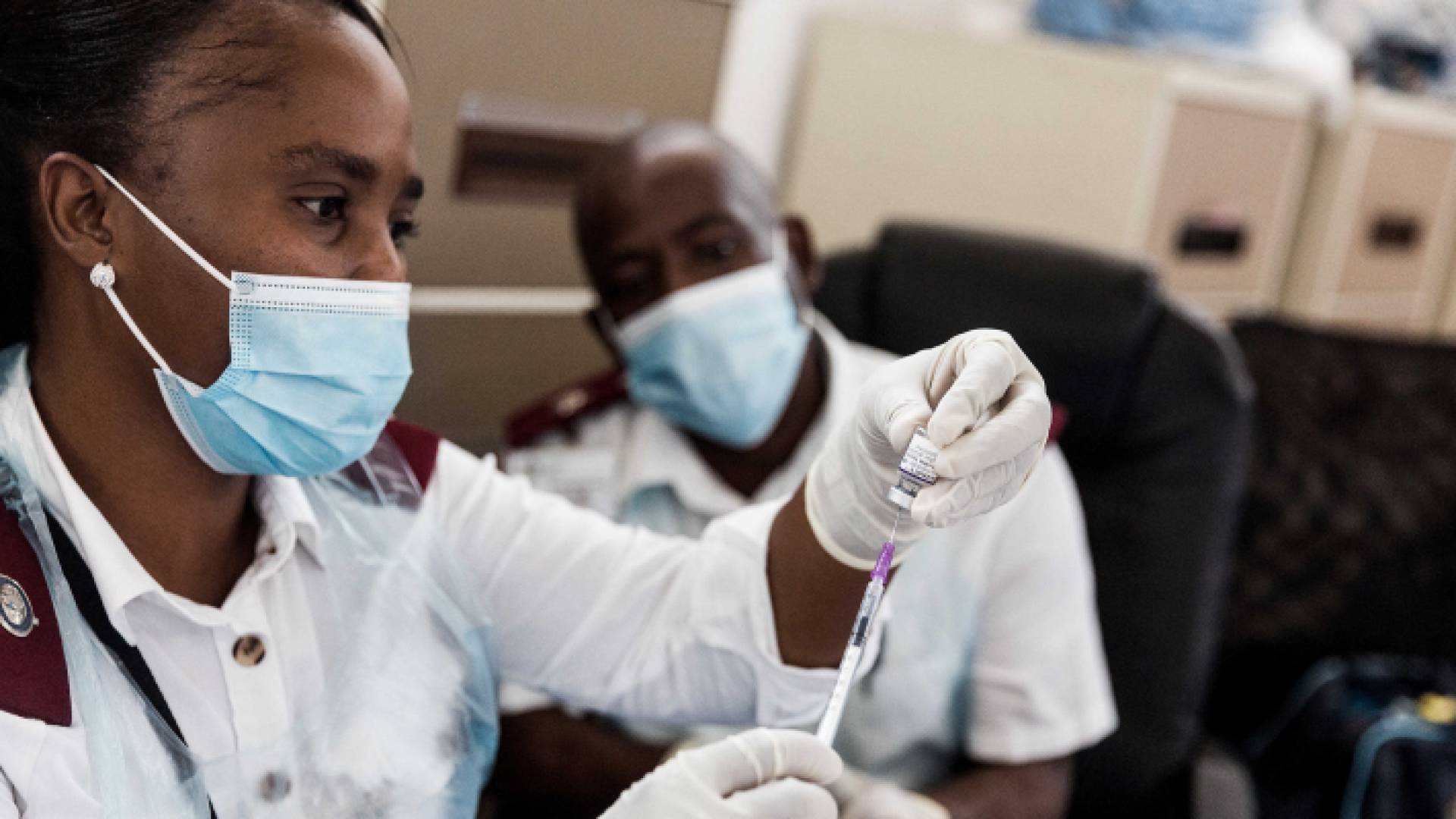 طاقم طبي في جنوب أفريقيا