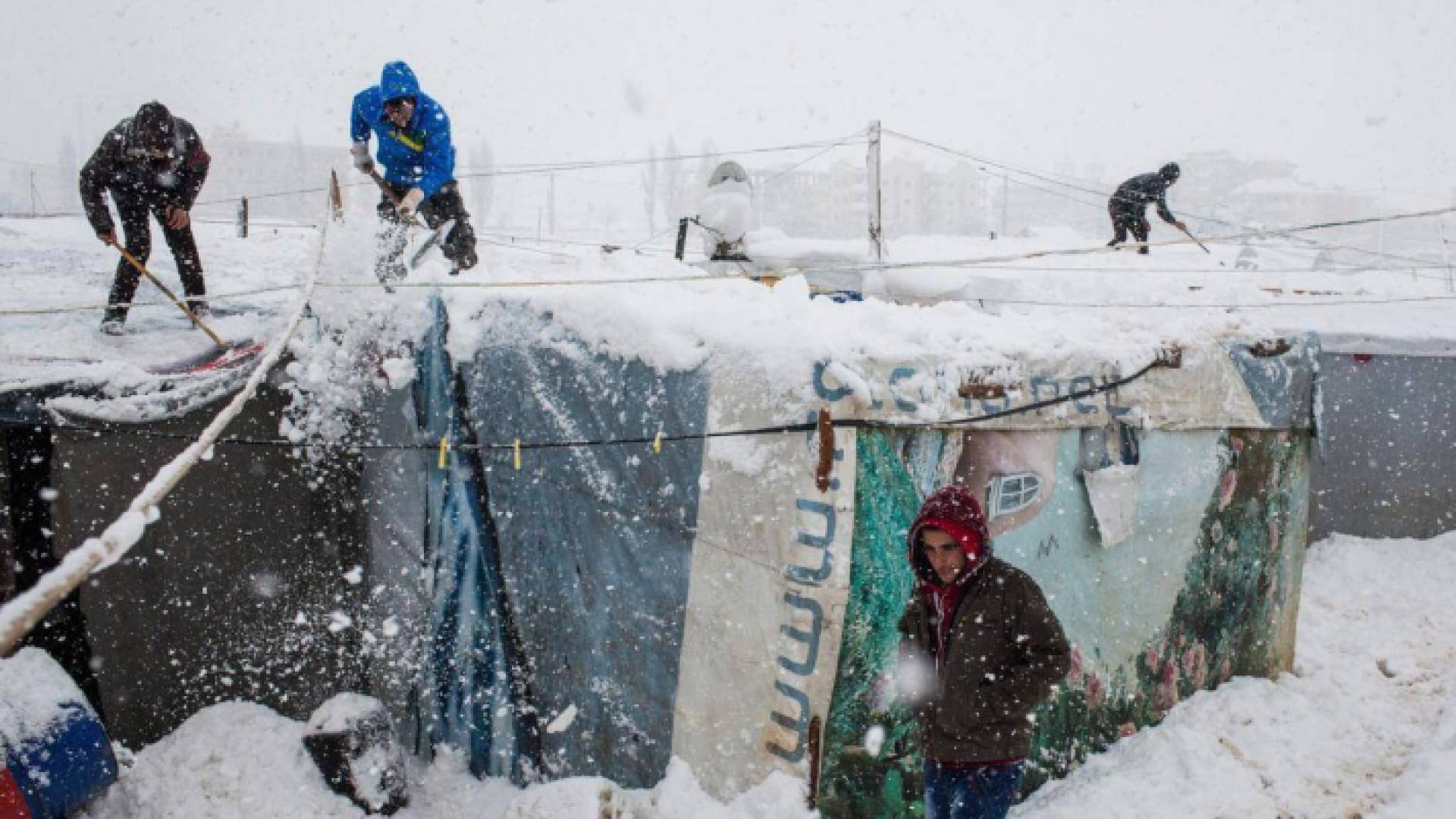 لدعم اللاجئين.. حملة "عطاؤك دفؤهم" تشعل مواقع التواصل الاجتماعي