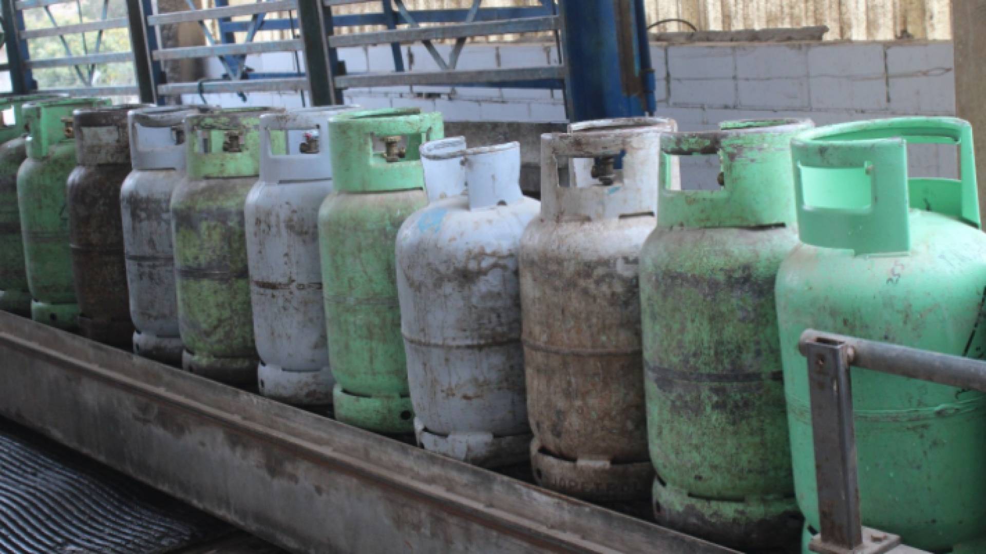 أسطوانات غاز - أرشيفية