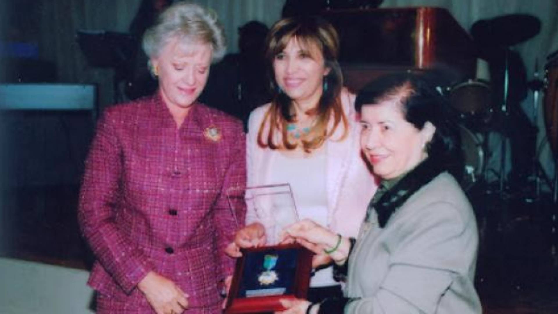 أول امرأة أردنية تحصل على لقب "سفيرة" سياسية وناشطة أردنية