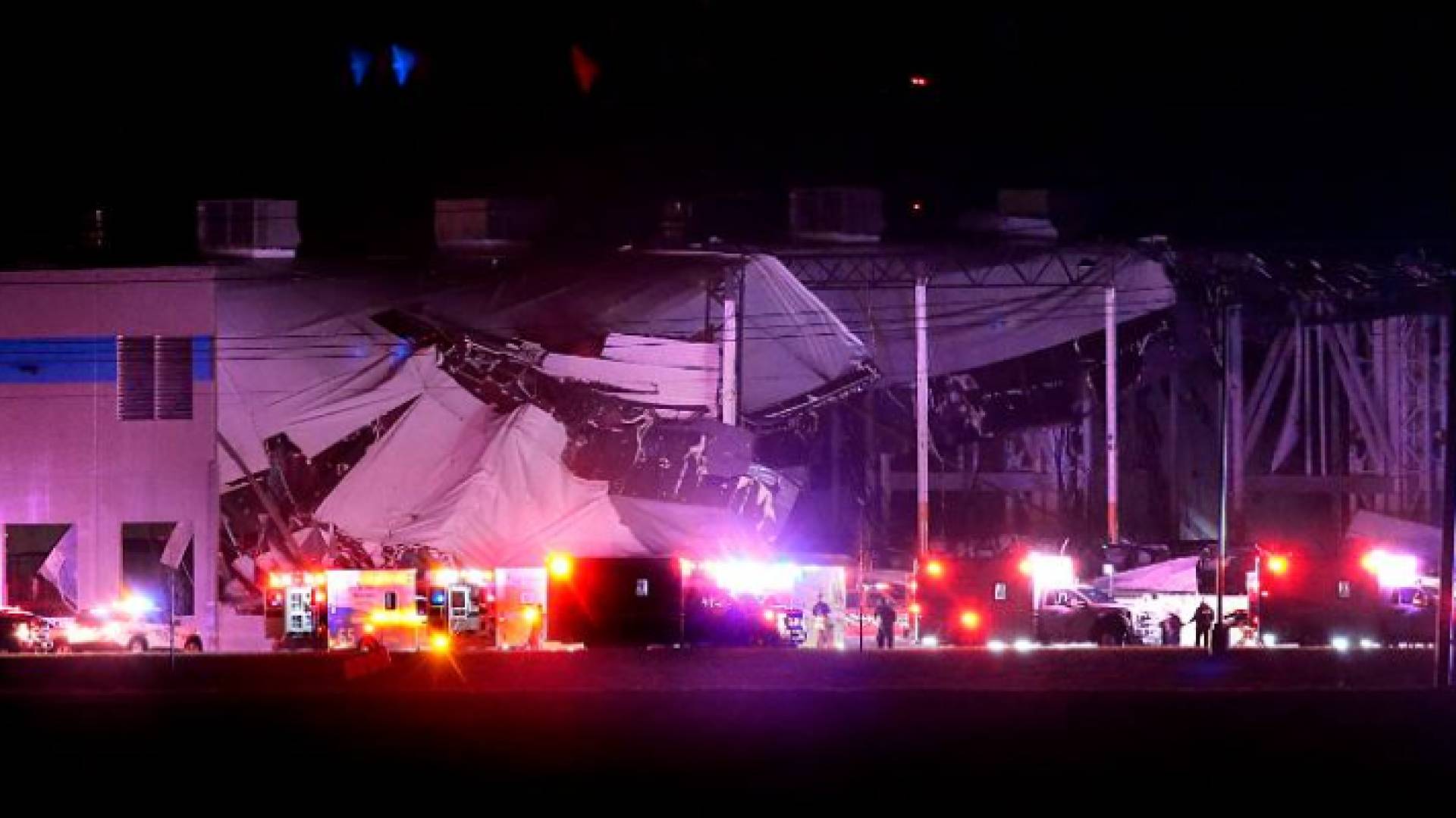 منازل مدمرة نتيجة الإعصار