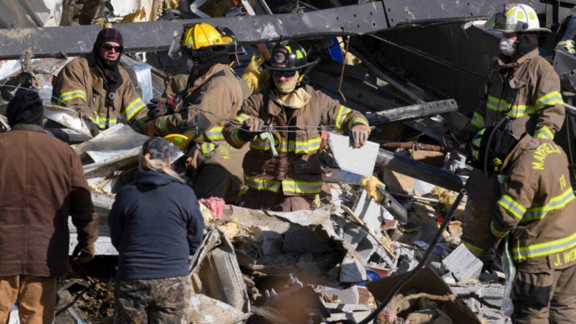 78 قتيلا على الأقل في أعاصير تضرب الولايات المتحدة