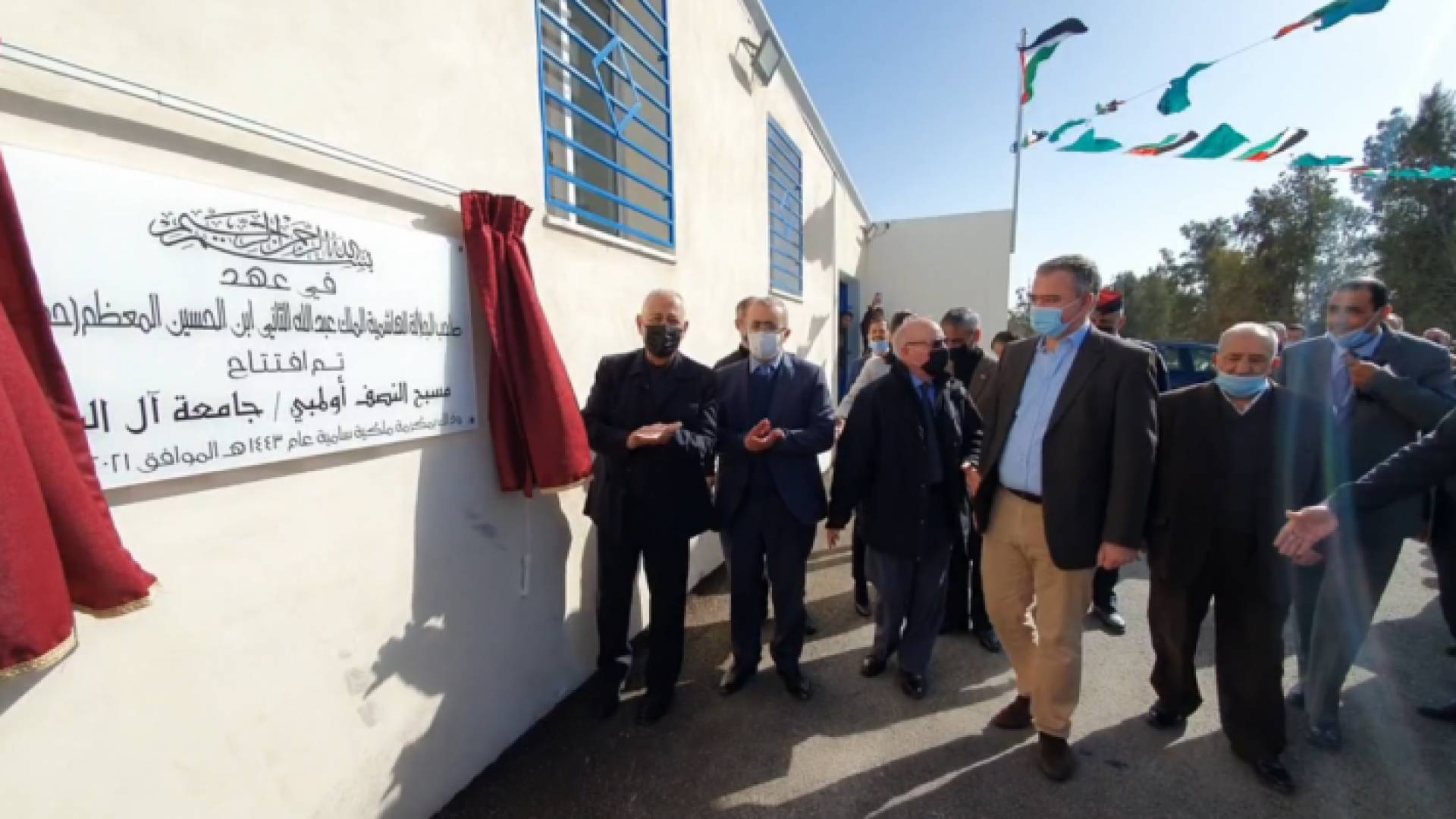 خلال إزاحة الستارة عن اللوحة الجدارية لمسبح القيروان