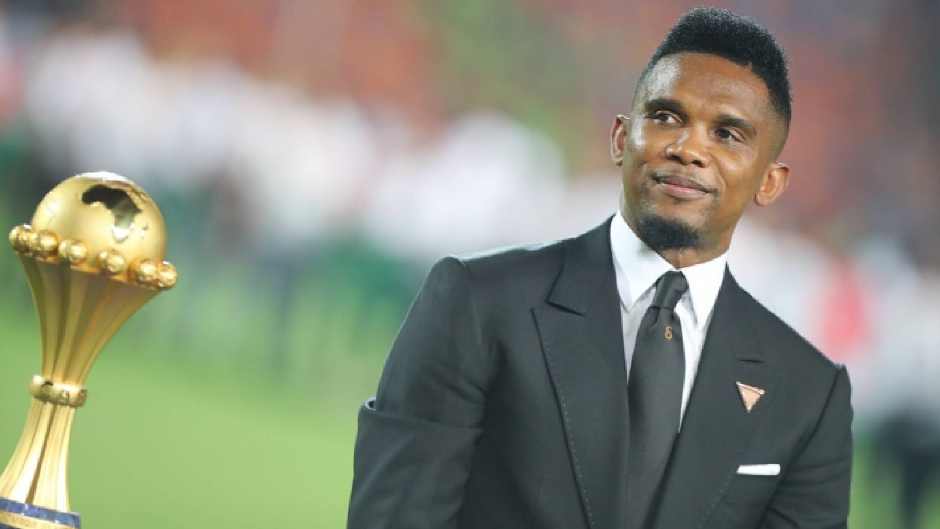 نجم كرة القدم السابق صامويل إيتو