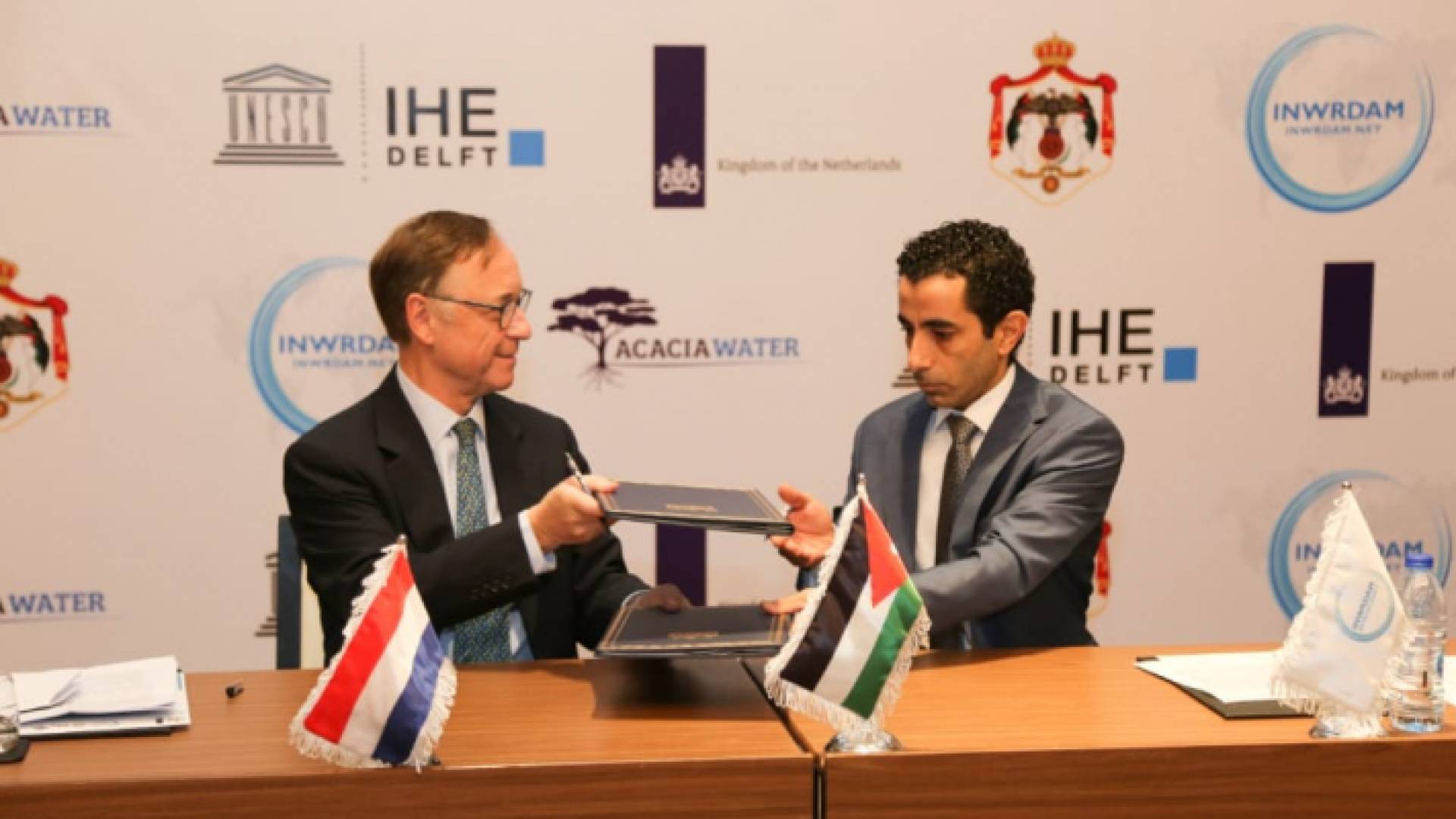 هولندا توقع اتفاقية شراكة بقيمة 5 ملايين يورو مع الشبكة الإسلامية لتنمية وإدارة مصادر المياه