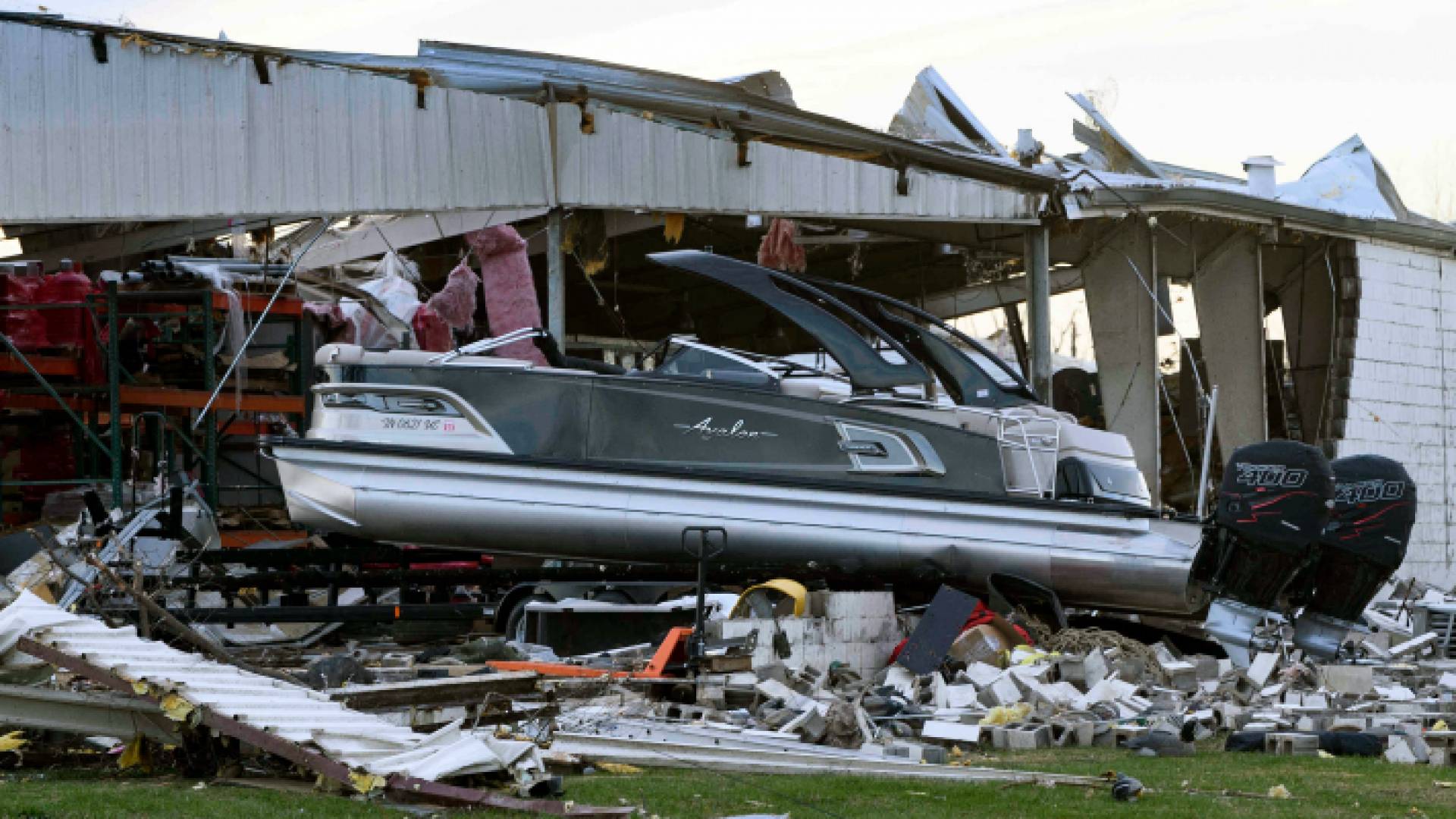 الصورة من آثار الأعاصير التي ضربت عددا من ولايات أمريكية