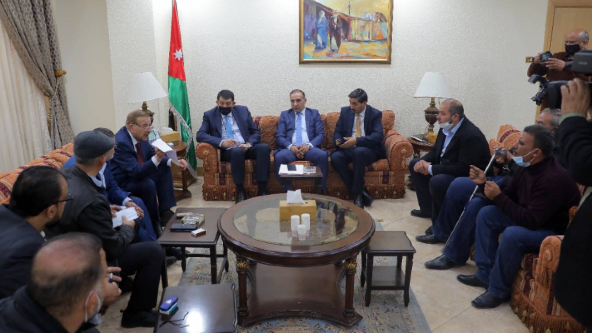 الدغمي يلتقي معتصمي "لافارج" ويدعو لإيجاد حلول فورية لمطالبهم