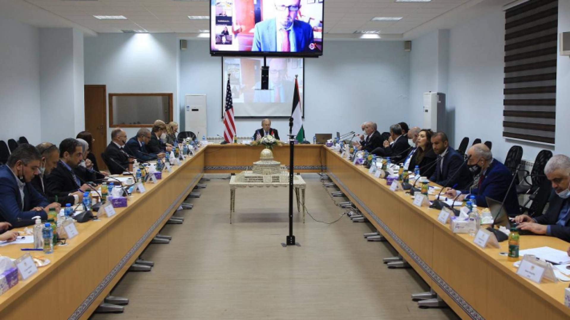 لأول مرة منذ 5 سنوات .. اتفاق أمريكي فلسطيني على تجديد الحوار الاقتصادي