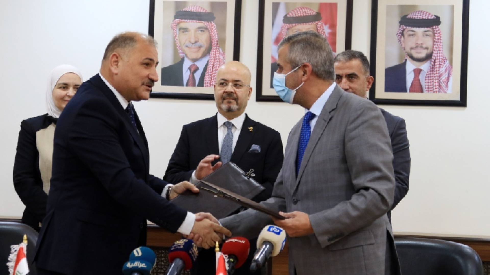 جانب من توقيع البروتوكول