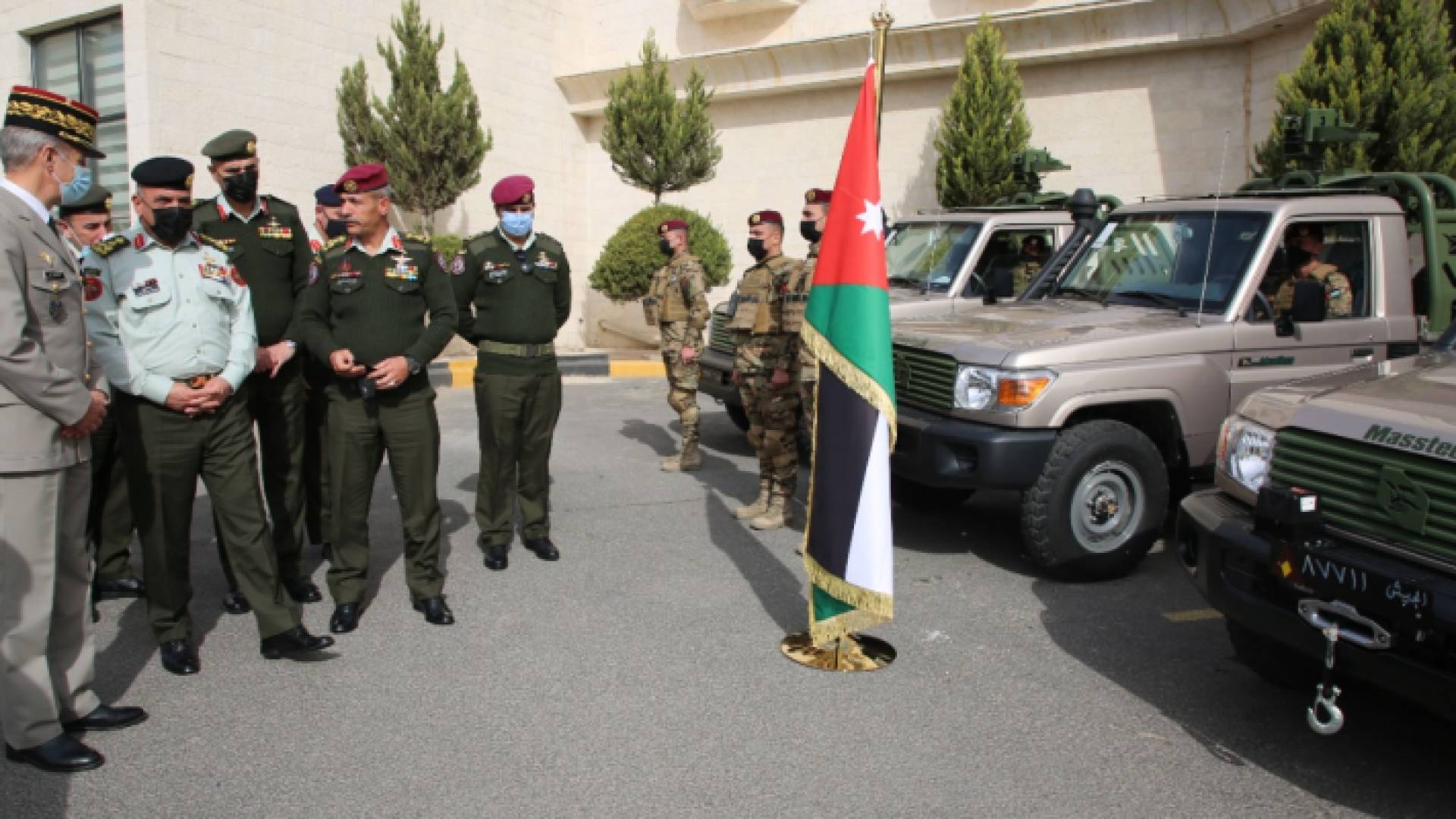 خلال تسلم الآليات العسكرية