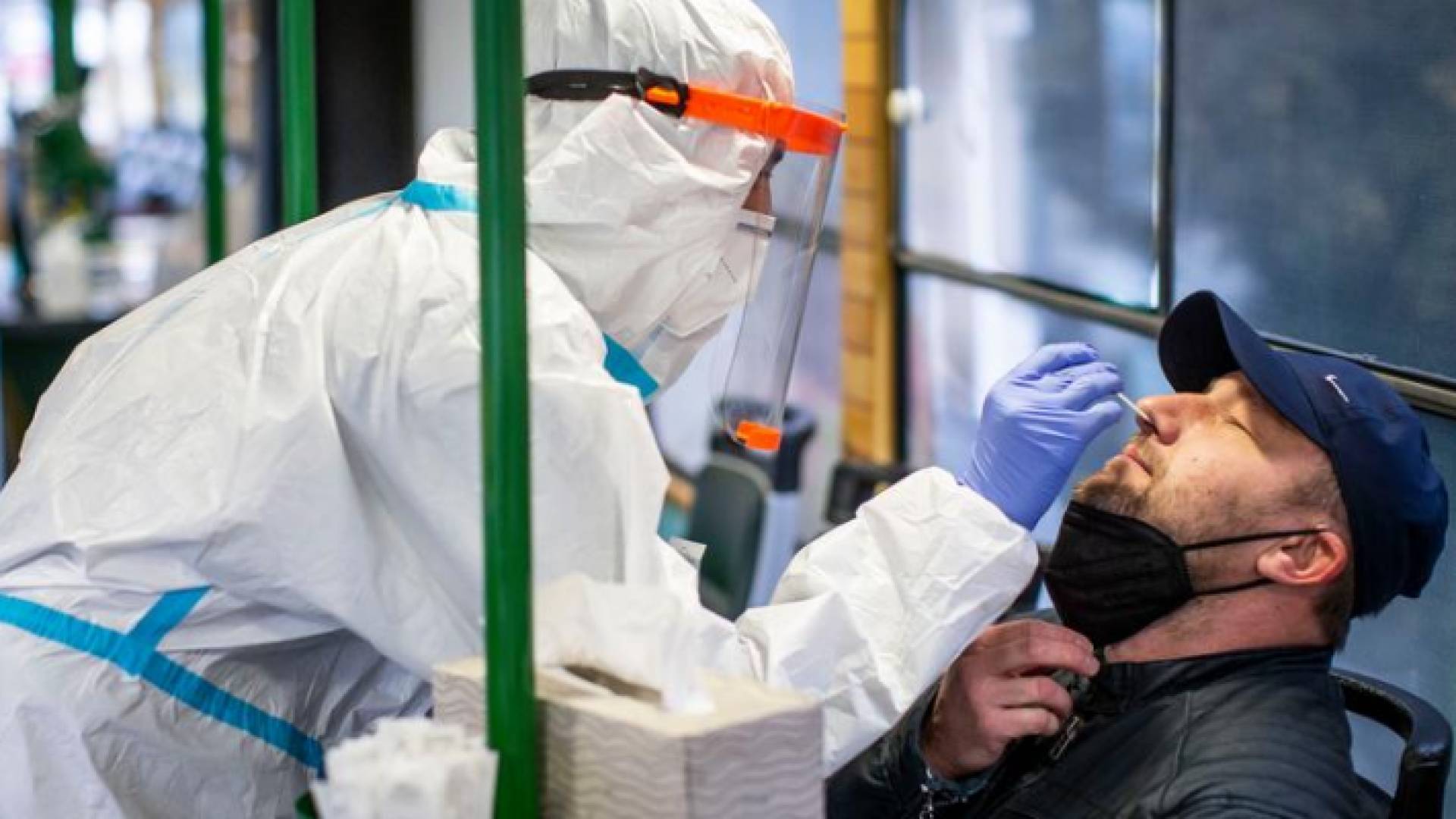 مئات التحقيقات في فرنسا لكبح انتشار الشهادات الصحيّة المزورة