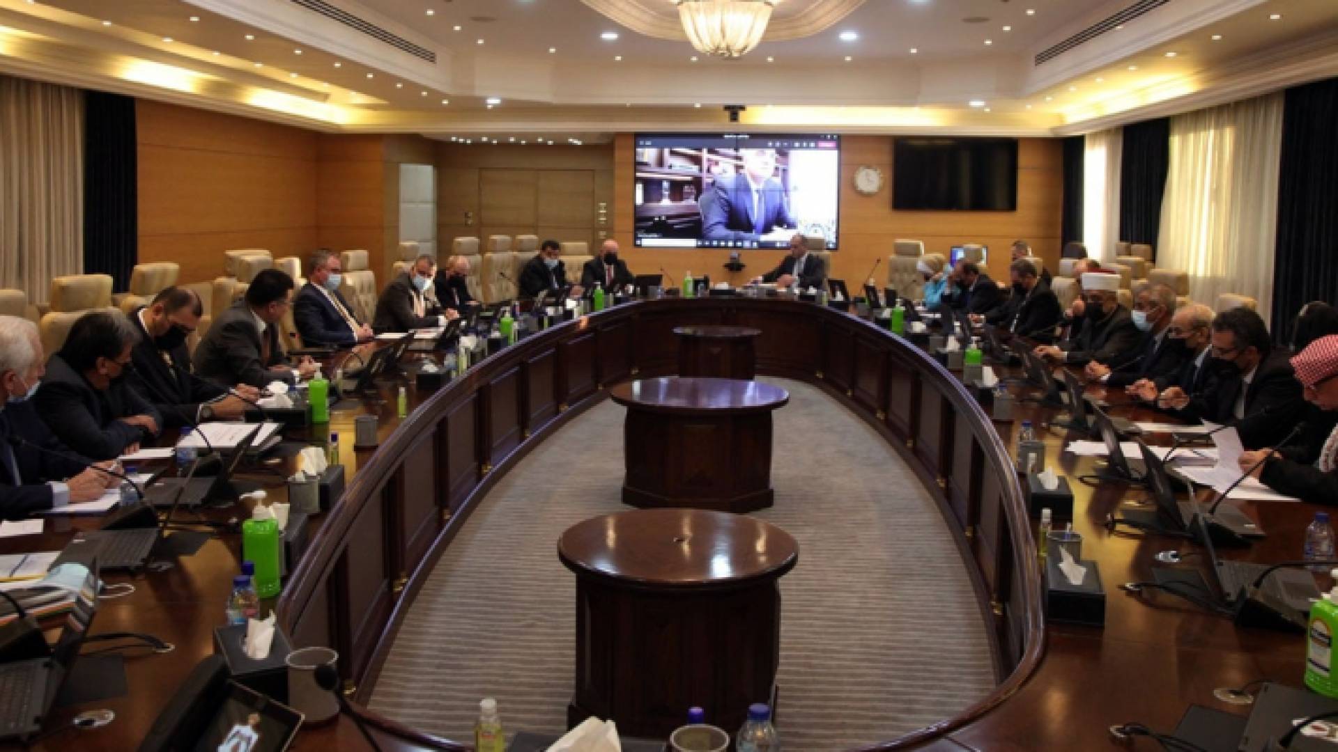 الخصاونة يترأس اجتماع مجلس الوزراء عن بعد
