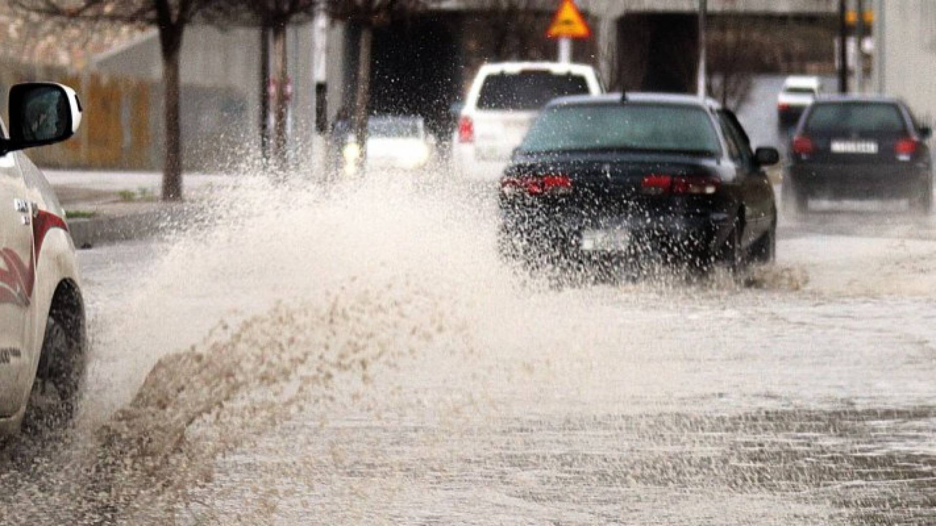 إعلان حالة الطوارئ المتوسطة في البلديات ومجالس الخدمات المشتركة