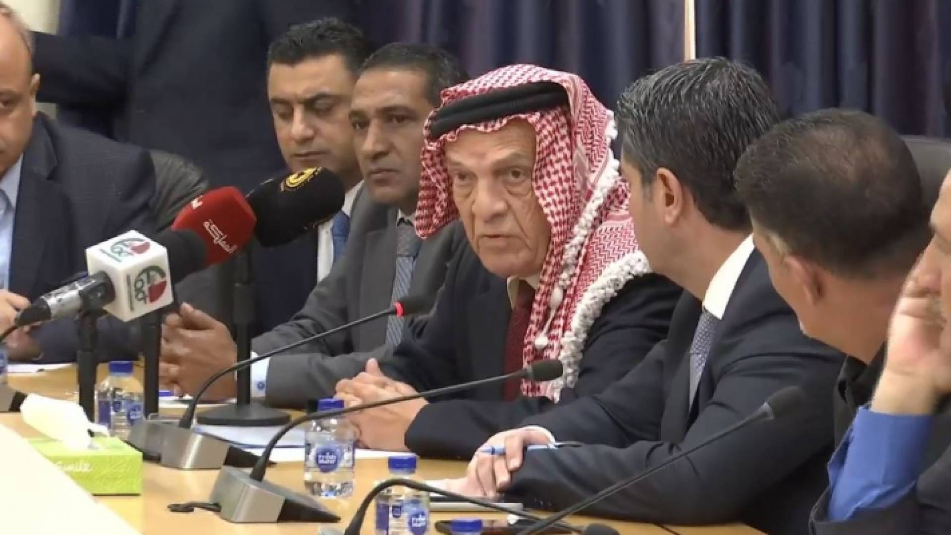 خلال الاجتماع في مجلس النواب