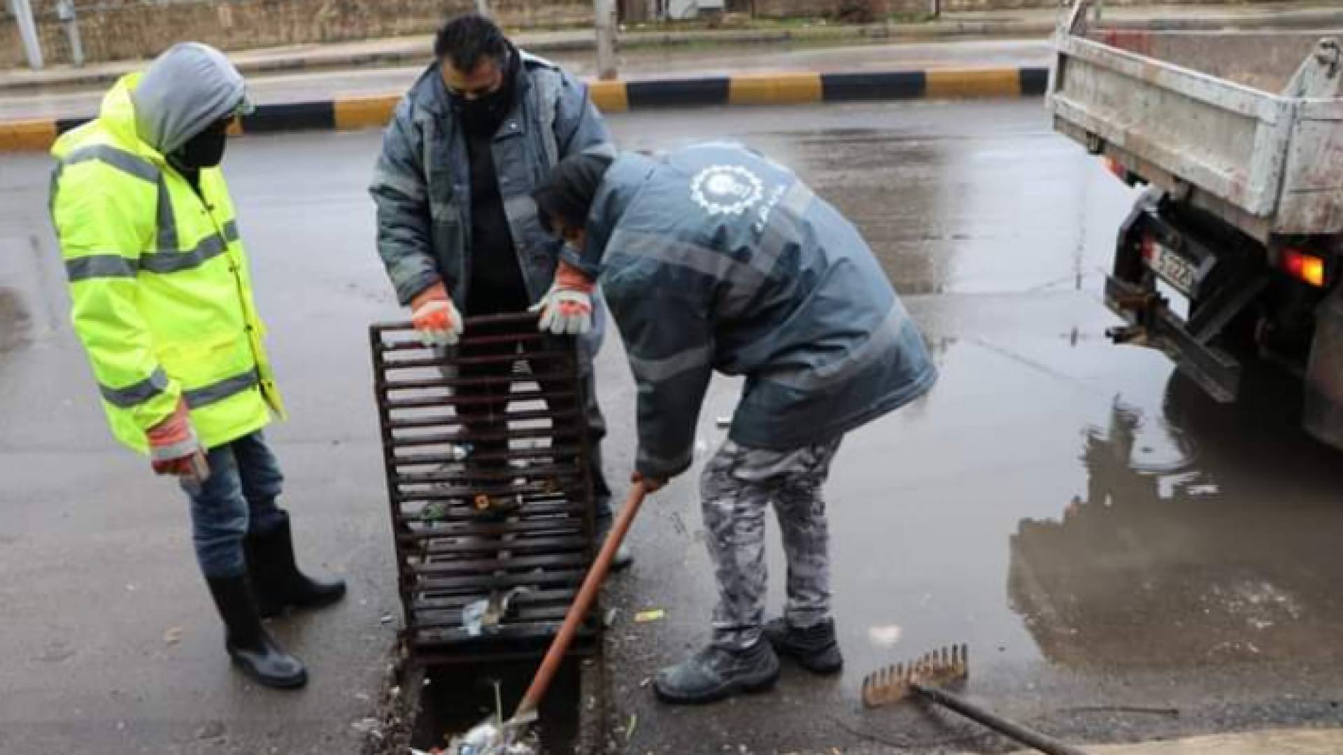 بلدية إربد تتعامل مع 15 شكوى خلال المنخفض الجوي