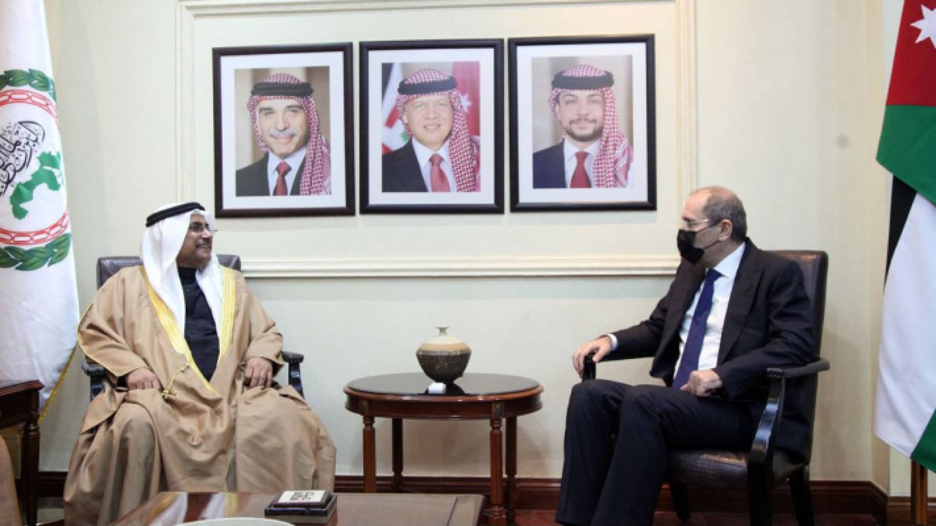 الصفدي يستقبل رئيس البرلمان العربي