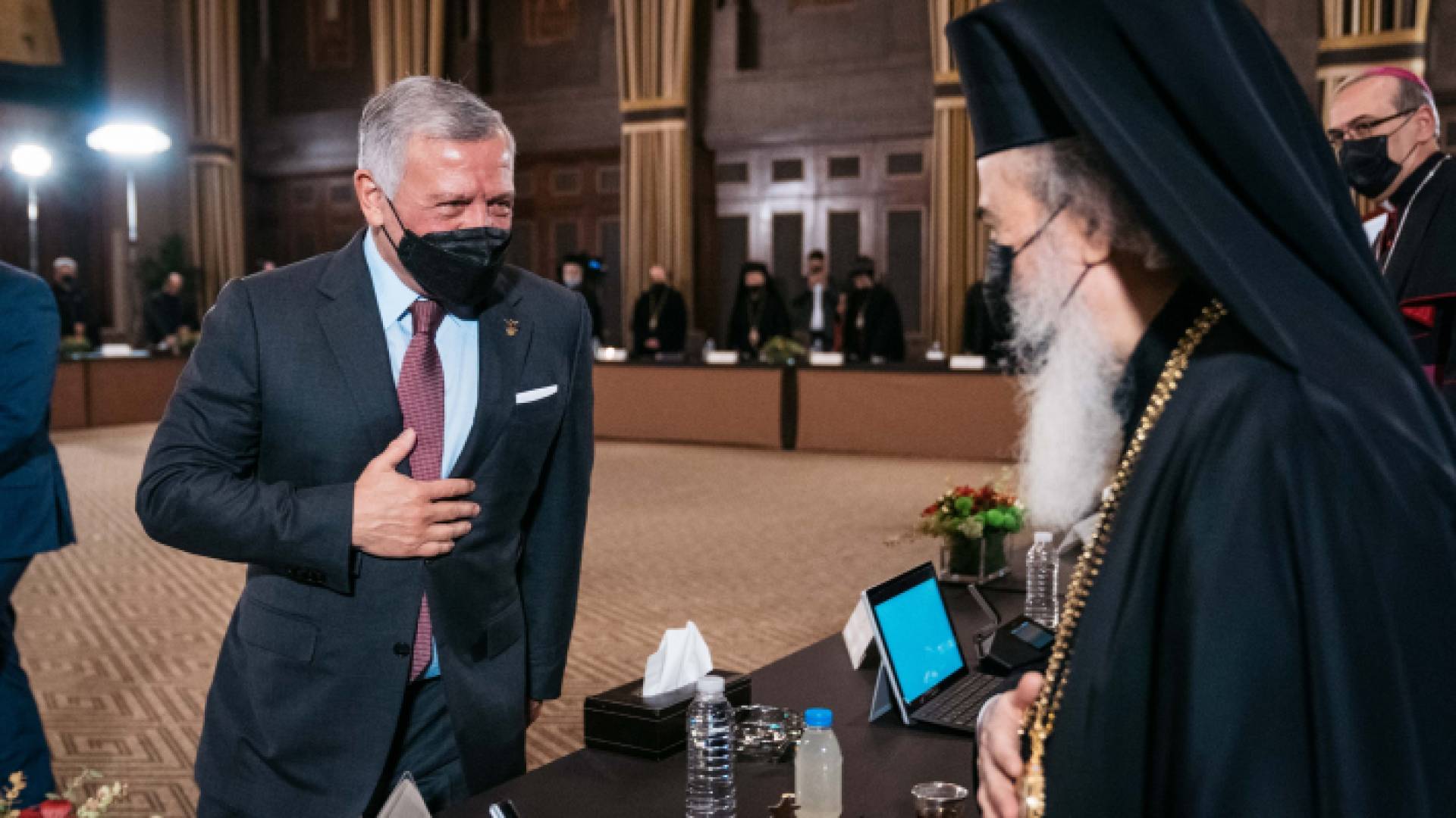 خلال لقاء جلالة الملك برؤساء الكنائس في القدس والأردن وشخصيات مسيحية وممثلي أوقاف القدس