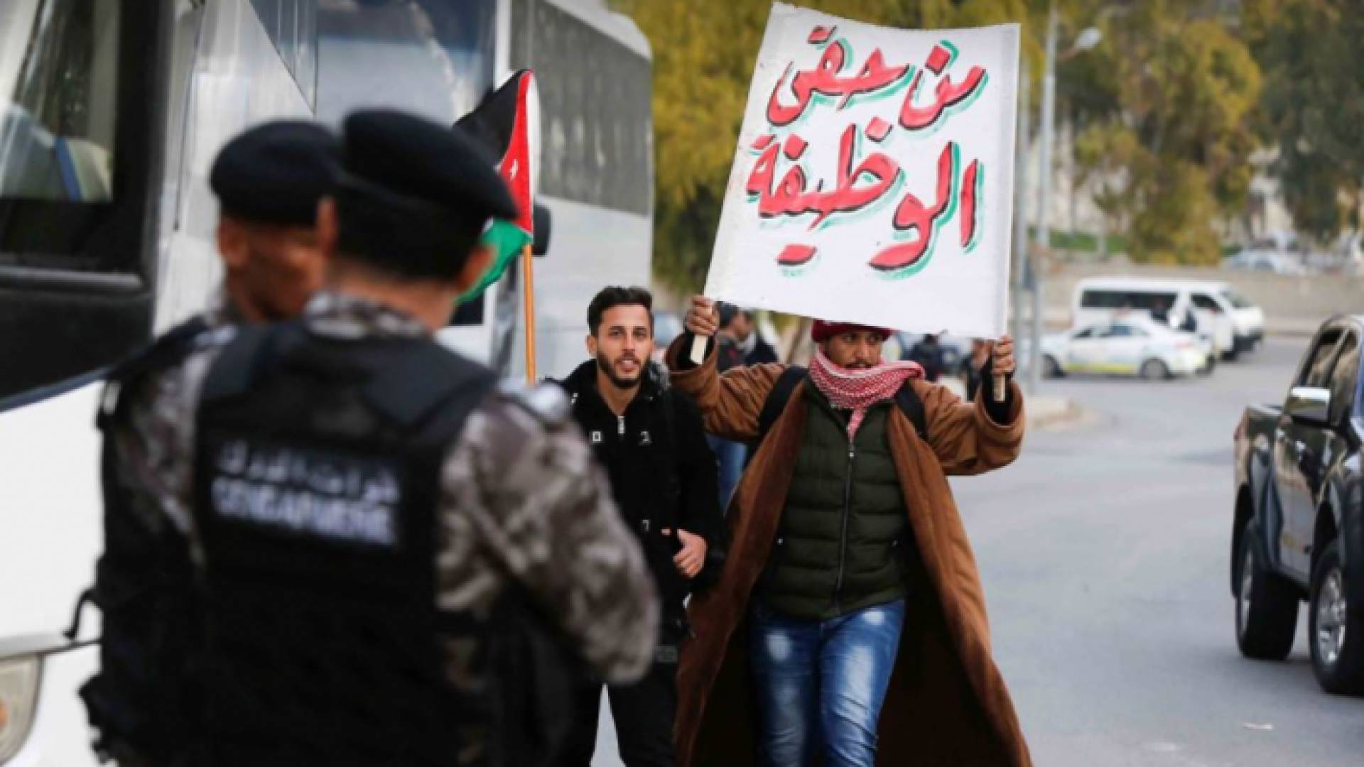 عاطلون عن العمل