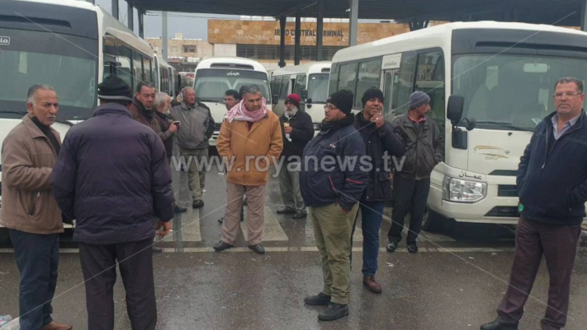 صورة لسائقي الحافلات المضربين