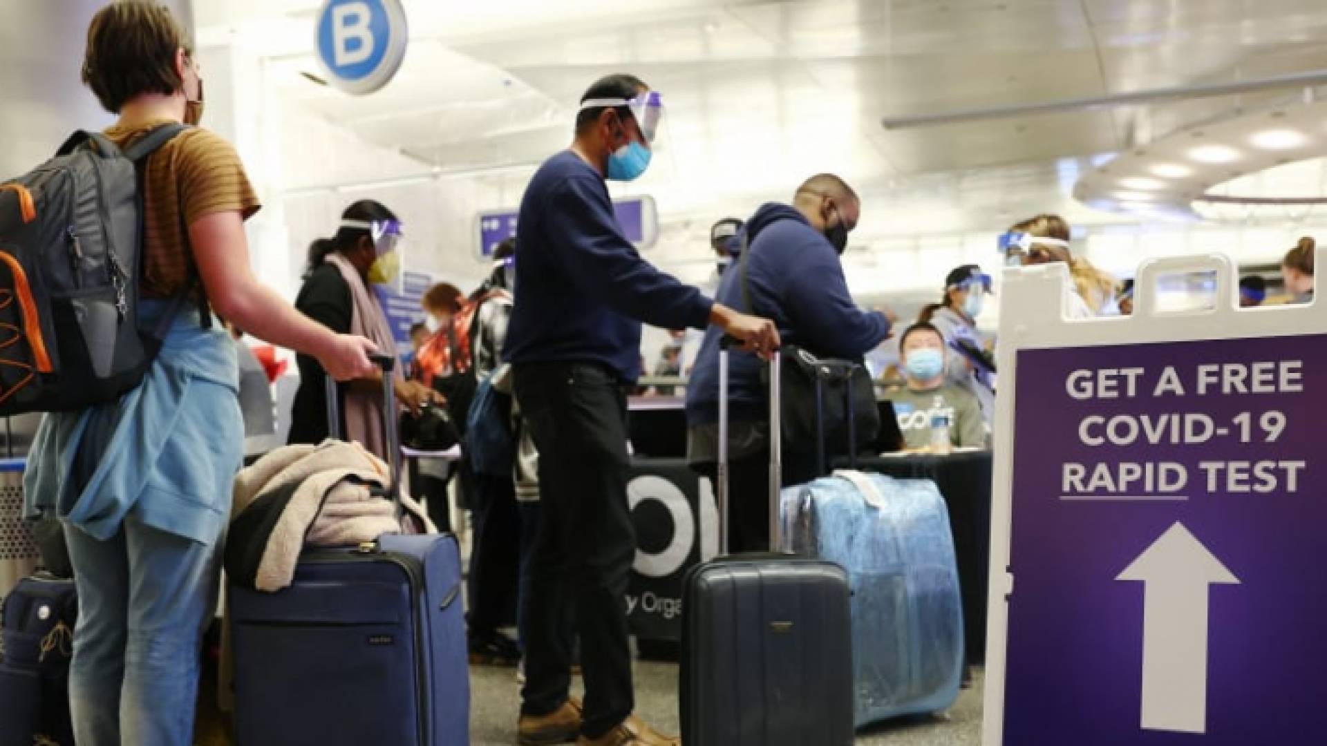 في مواجهة أوميكرون.. بايدن يدعو إلى "عدم الهلع" وأوروبا تقرر تشديد القيود