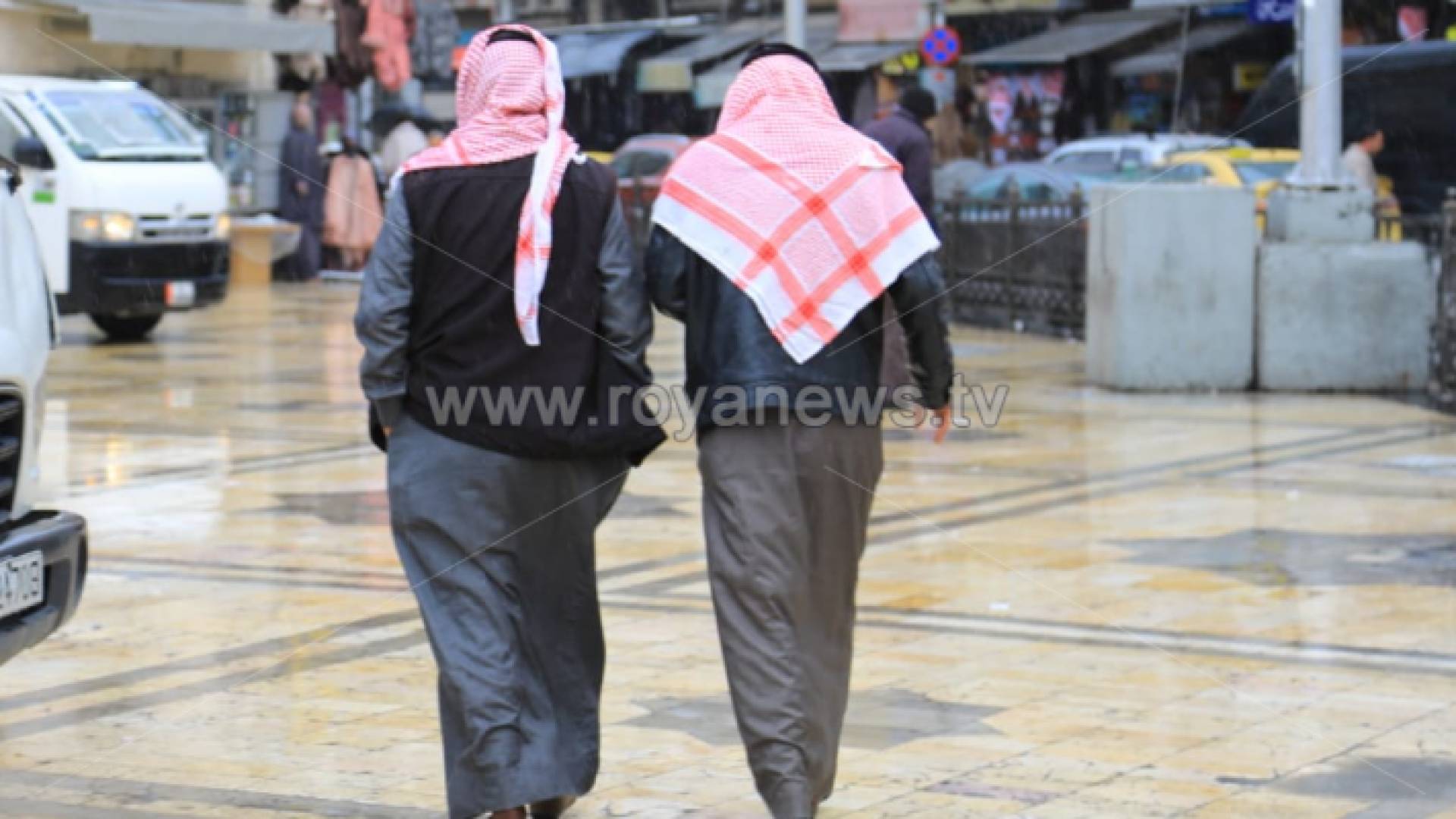 رجلان في وسط العاصمة عمان - ارشيفية