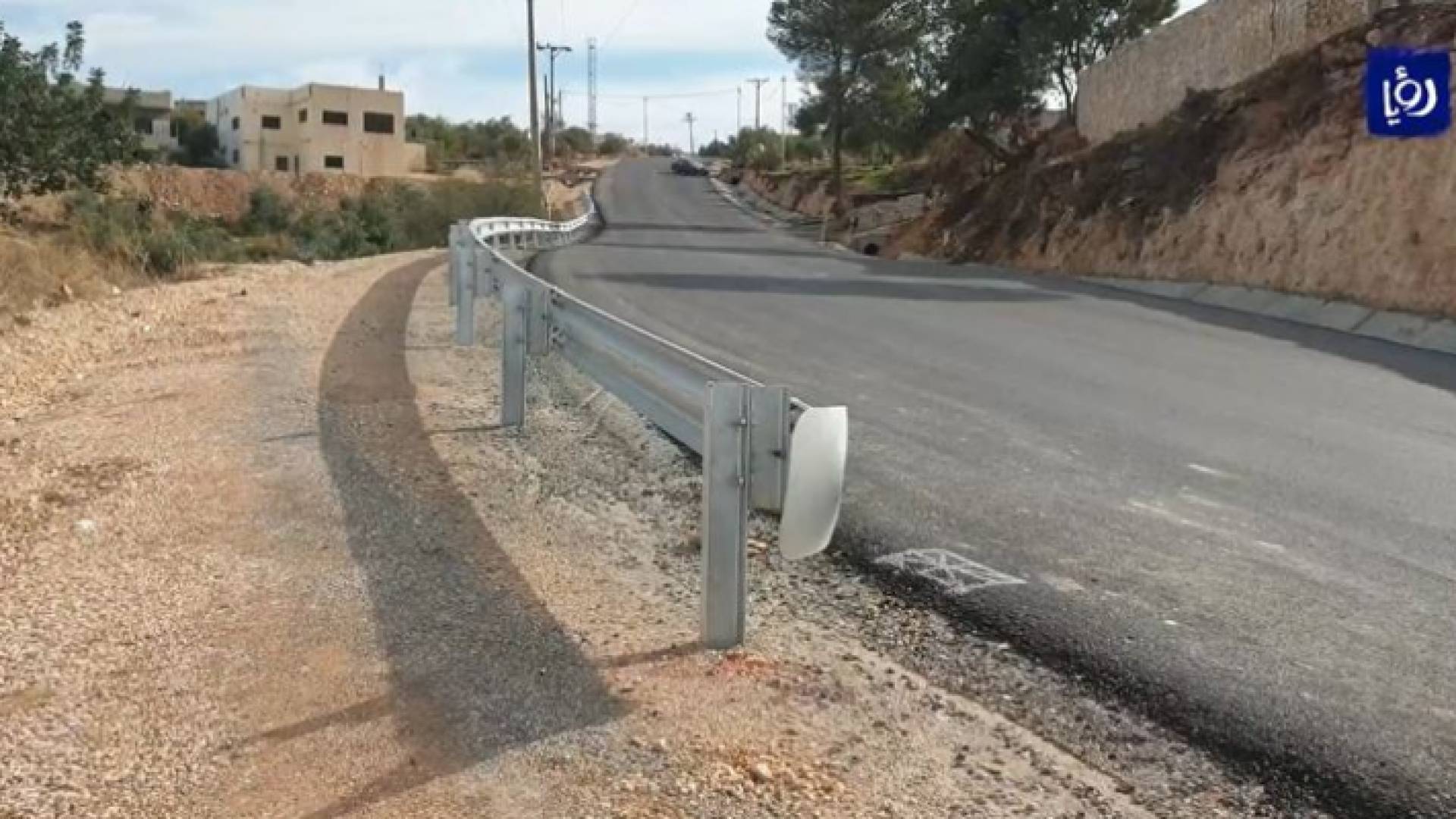 مخاوف من تجدد الانهيارات على طريق تبنة