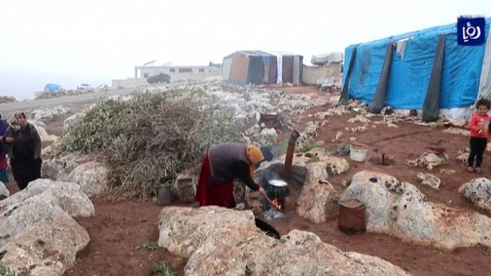 رحلة البحث عن الدفء المفقود في مخيمات النازحين