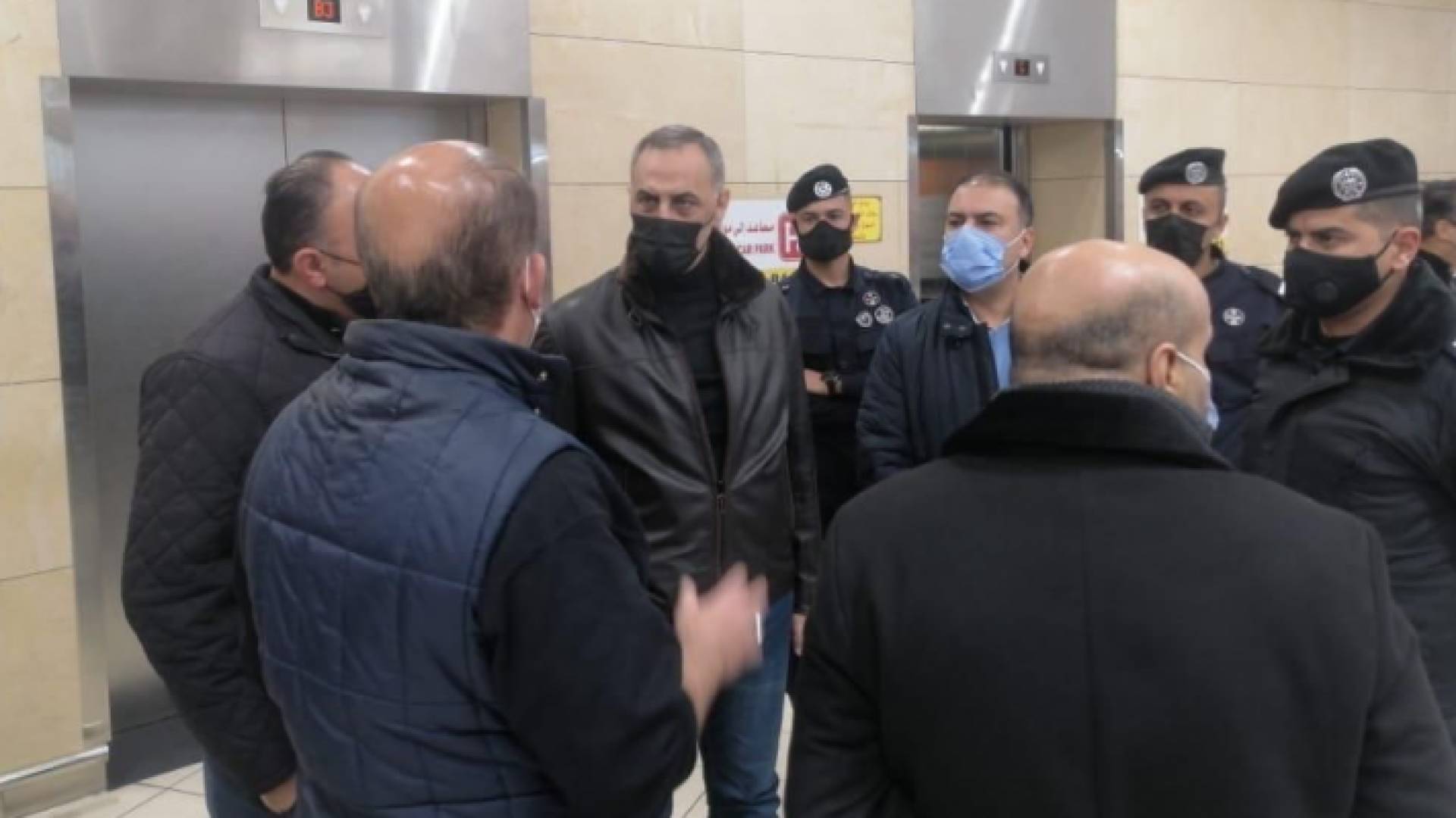 محافظ العاصمة يتفقد المولات ومراكز التسوق في عمان