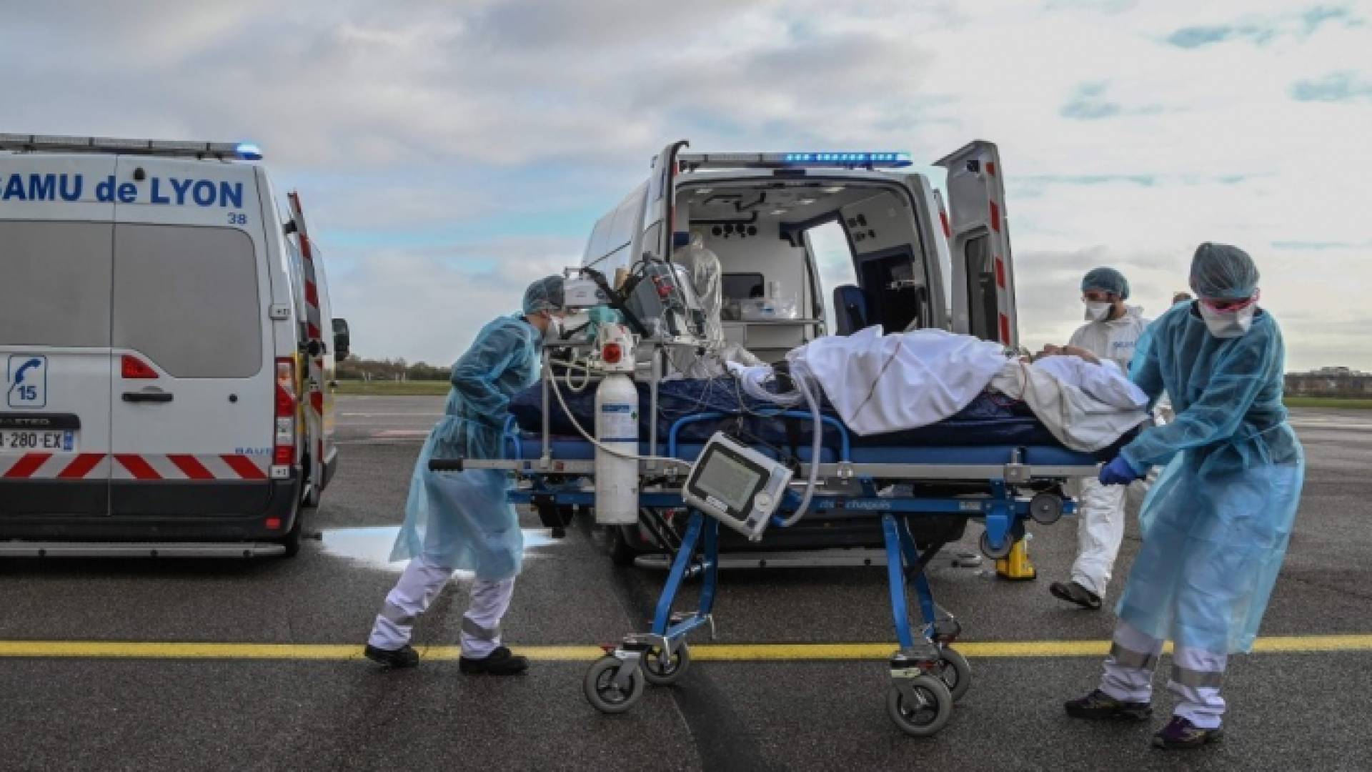 فرنسا تعلن حصيلة إصابات قياسية جديدة بكورونا