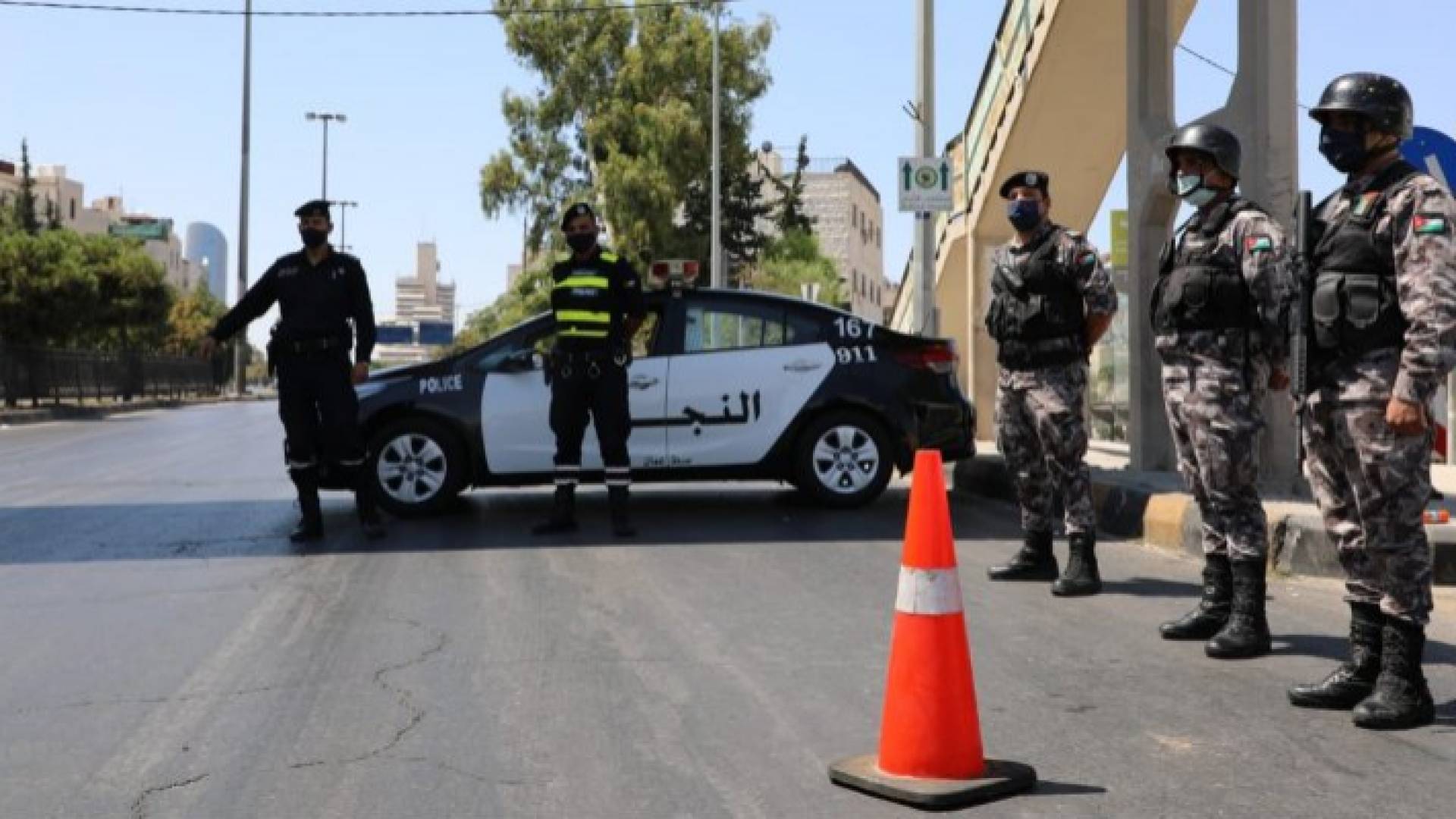 القوات الأمنية تتابع تطبيق أوامر الدفاع