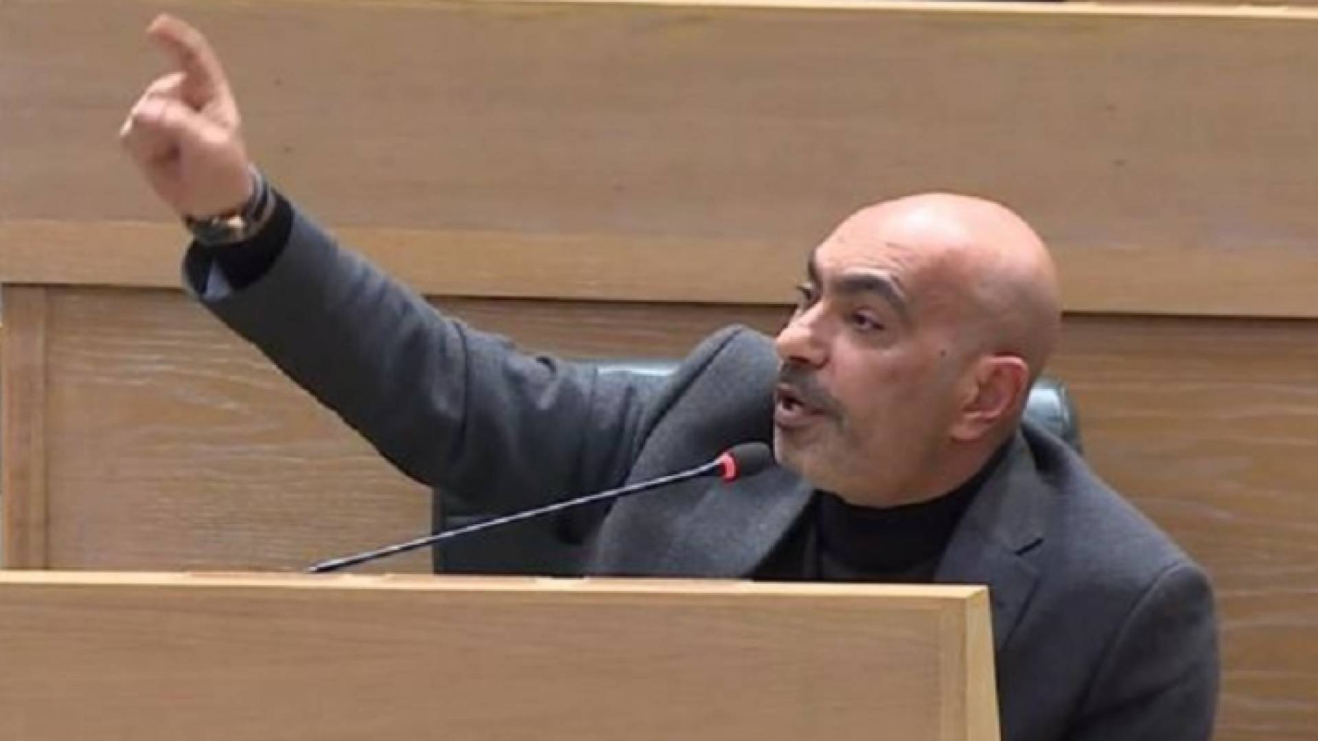 النائب حسين الحراسيس