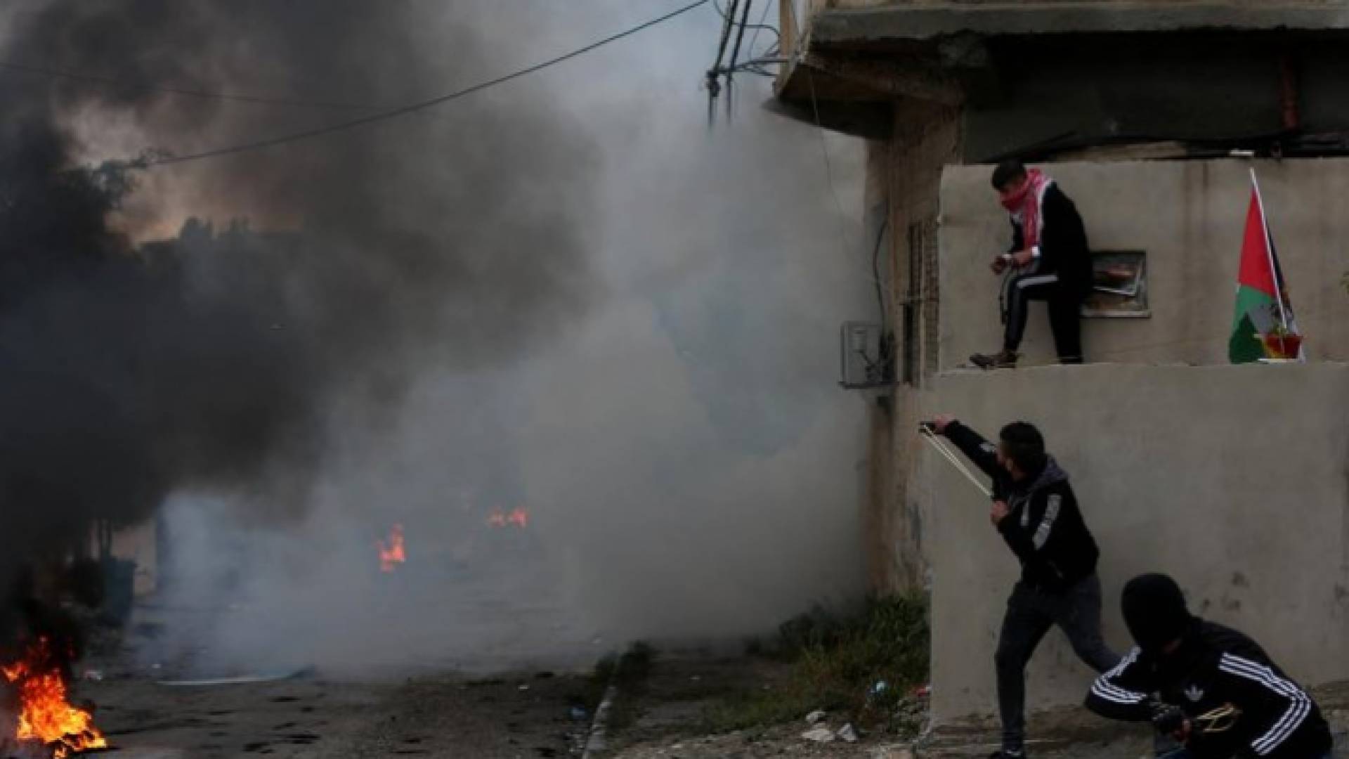 مواجهات بين شبان فلسطينيين وقوات الاحتلال في قرية برقة - أرشيفية