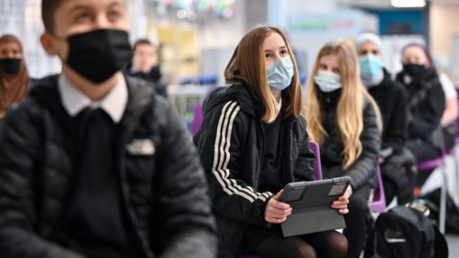 أوميكرون يواصل إحداث فوضى في الأجواء