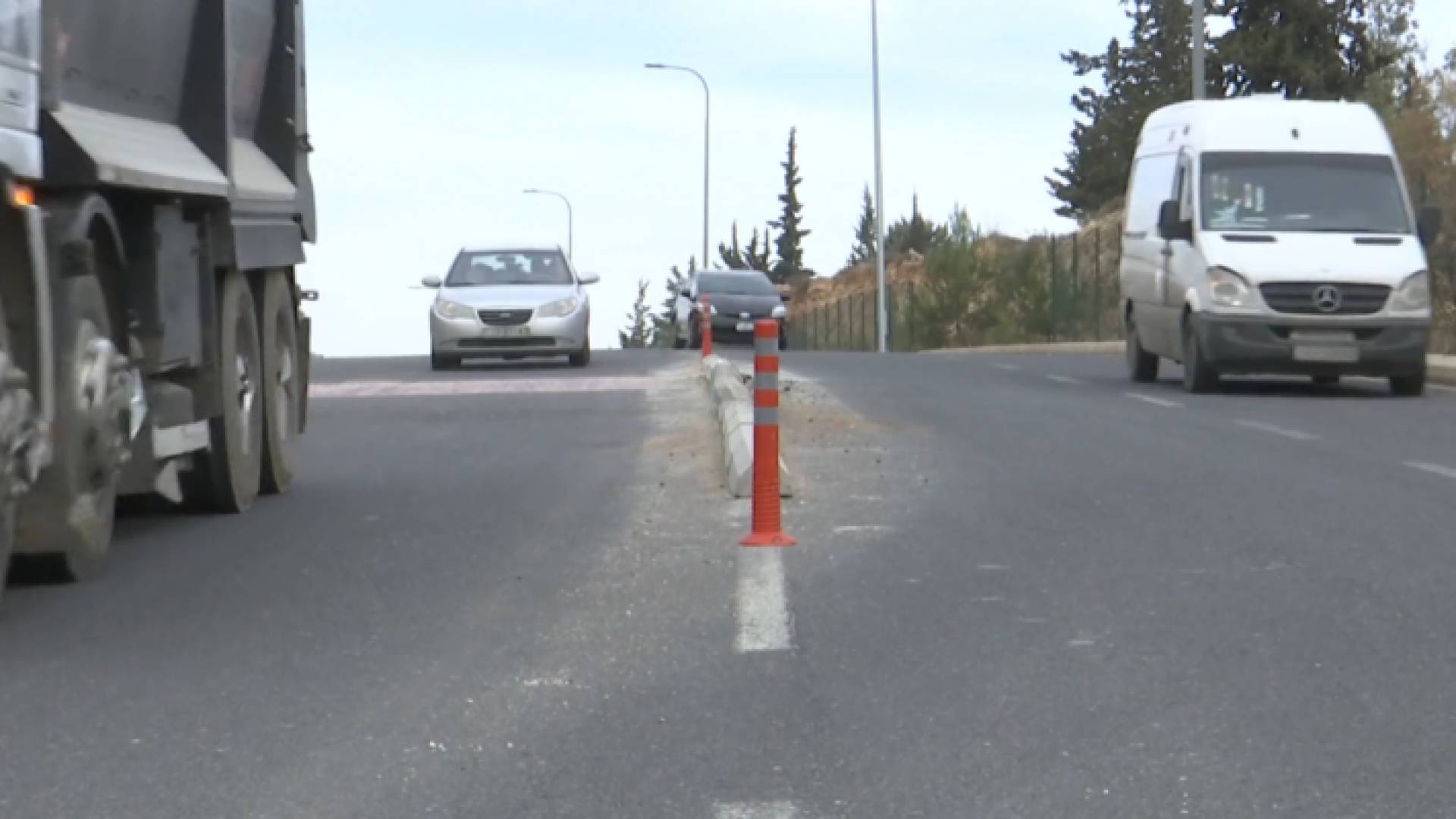 شكاوى من بطء فصل "طريق الخدمات" المحاذي لطريق المطار ..والأشغال ترد - فيديو