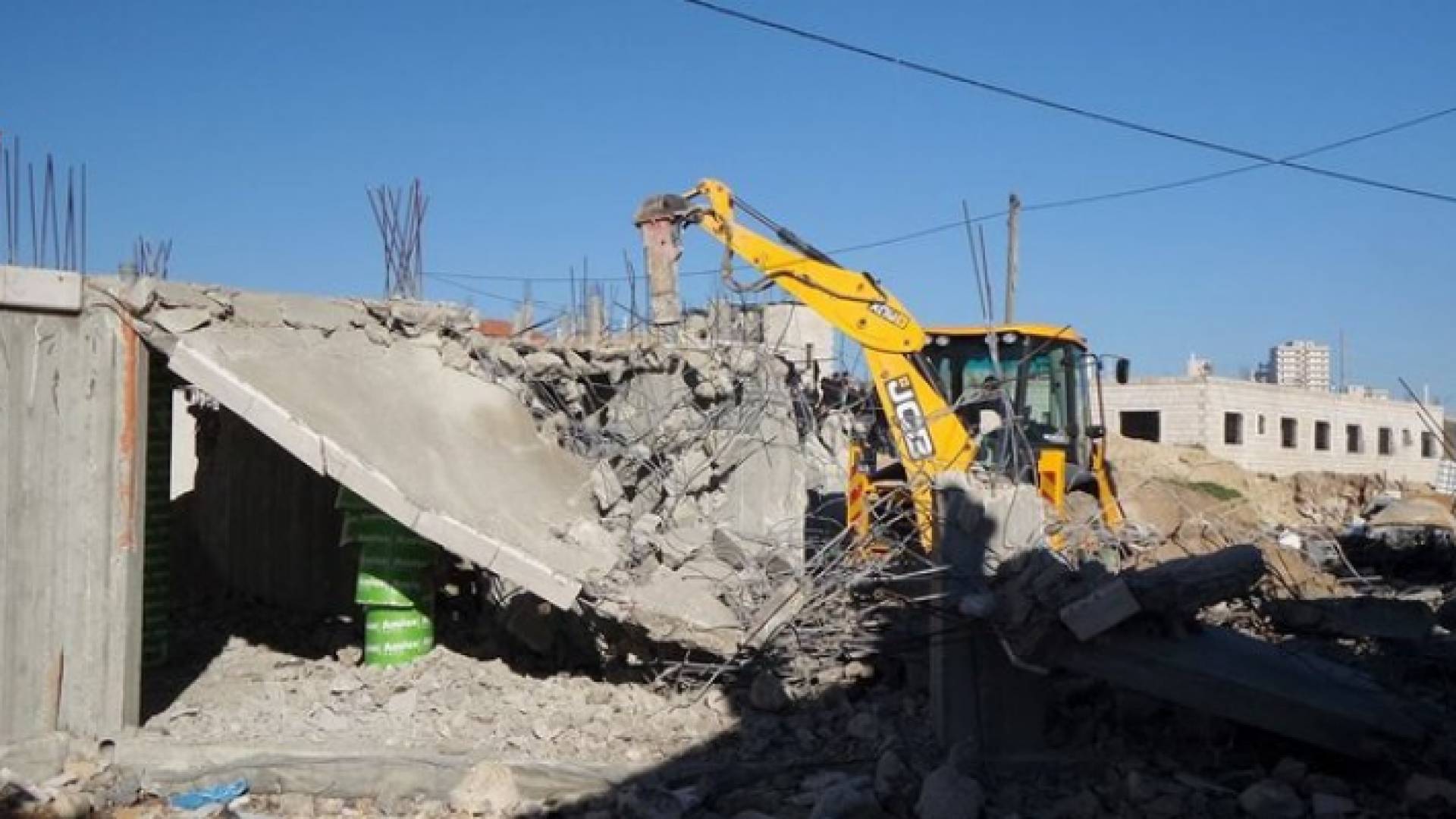 قوات الاحتلال تهدم منزلا لفلسطيني- ارشيفية