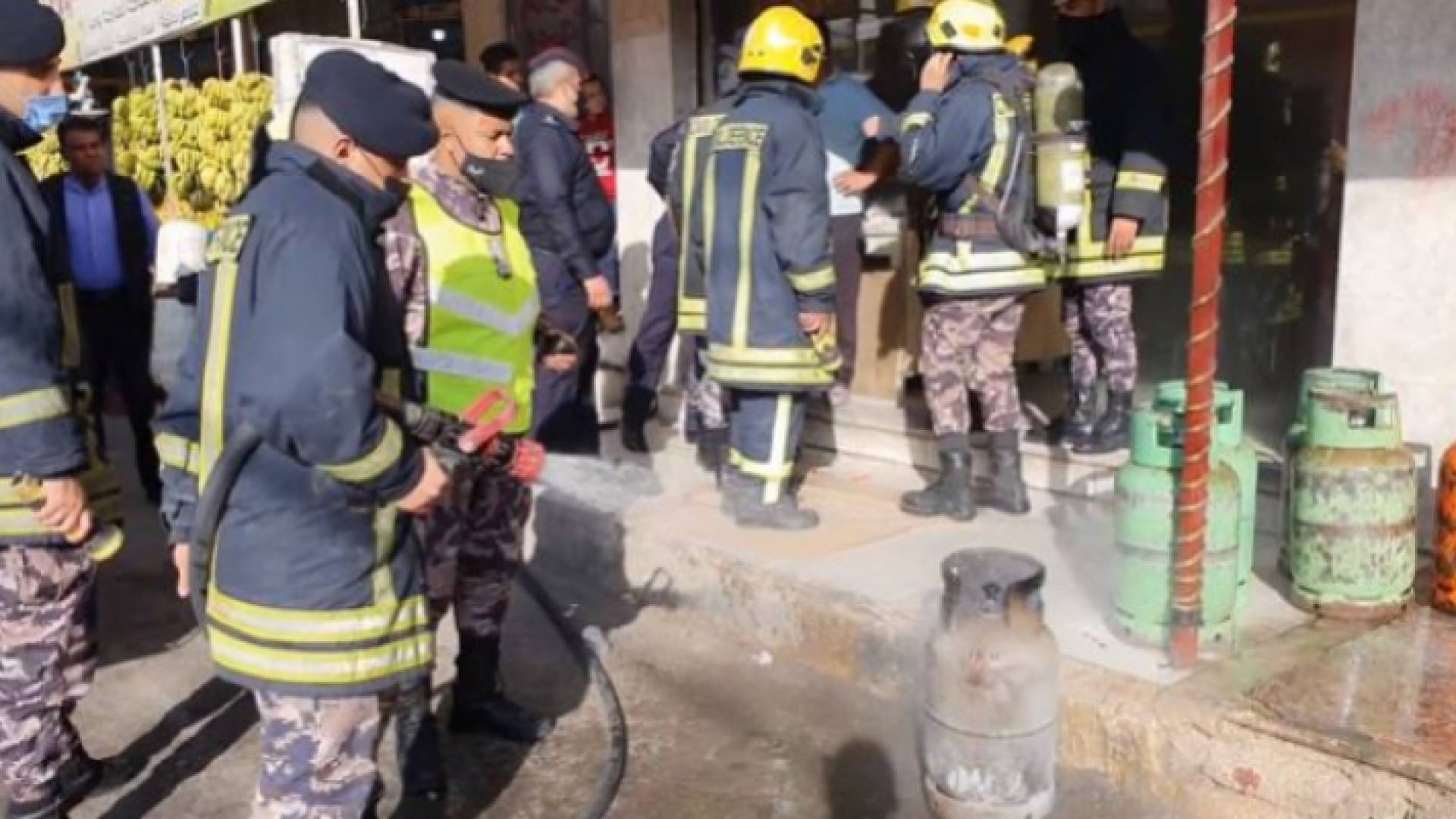 كوادر الدفاع المدني - أرشيفية