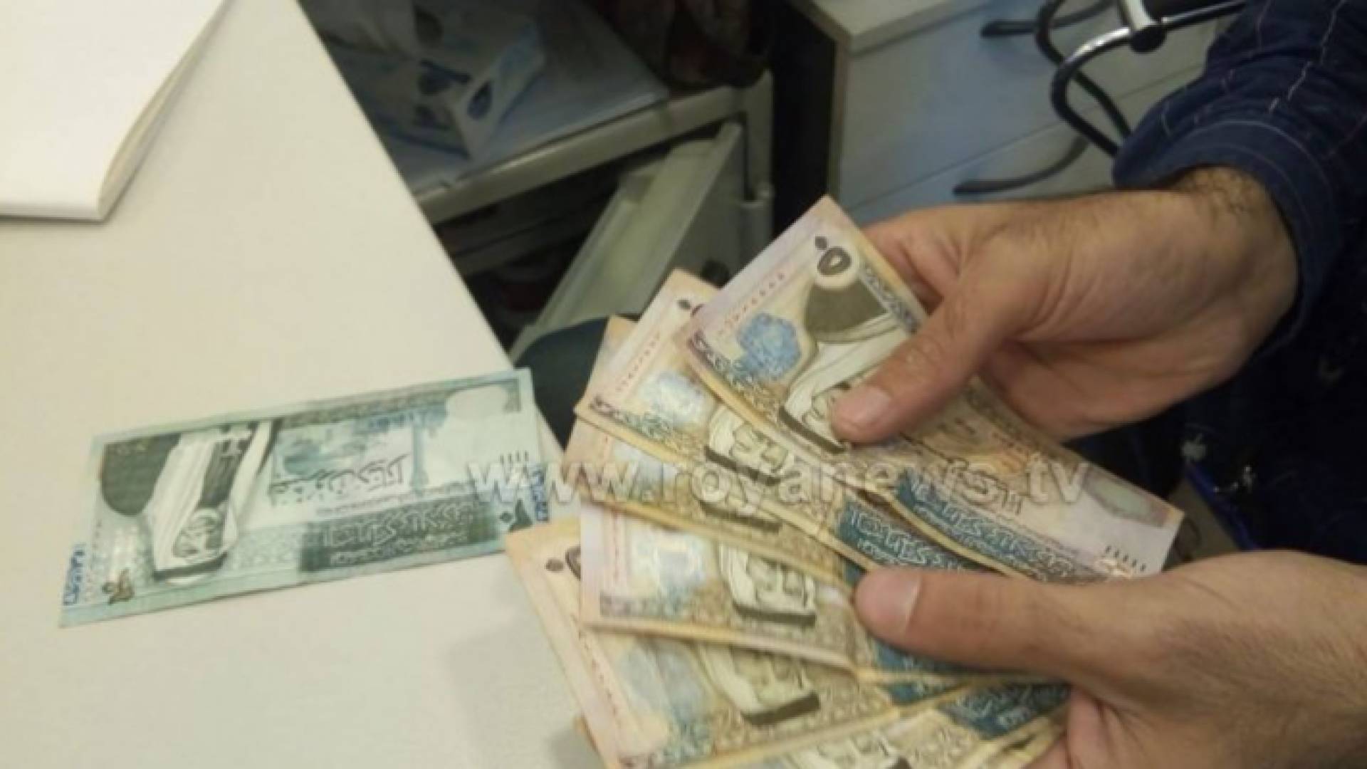 نقود - تعبيرية