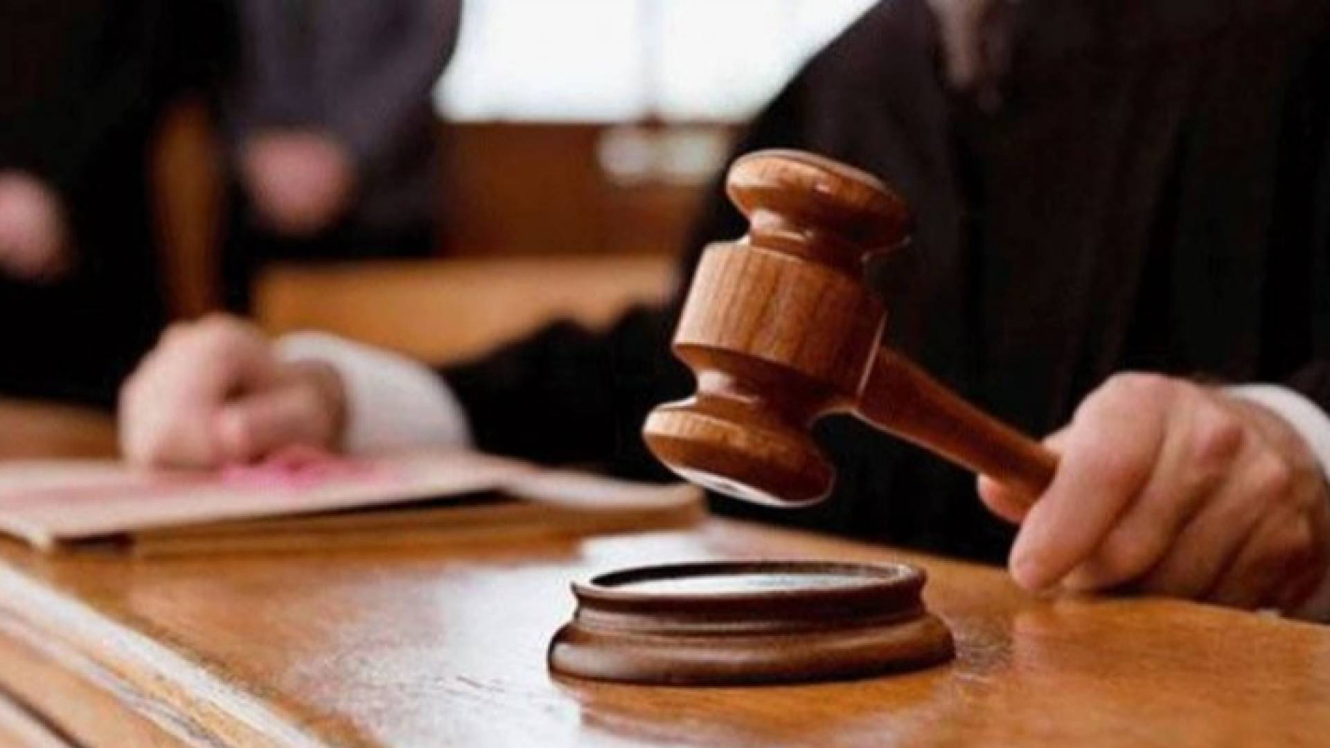 قرار قضائي بحبس 5 أشخاص أصدروا شهادات تلقي لقاح كورونا مزورة